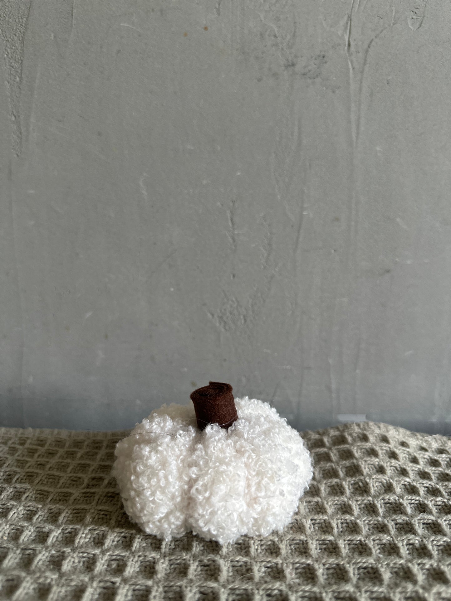 Hair clip -cream