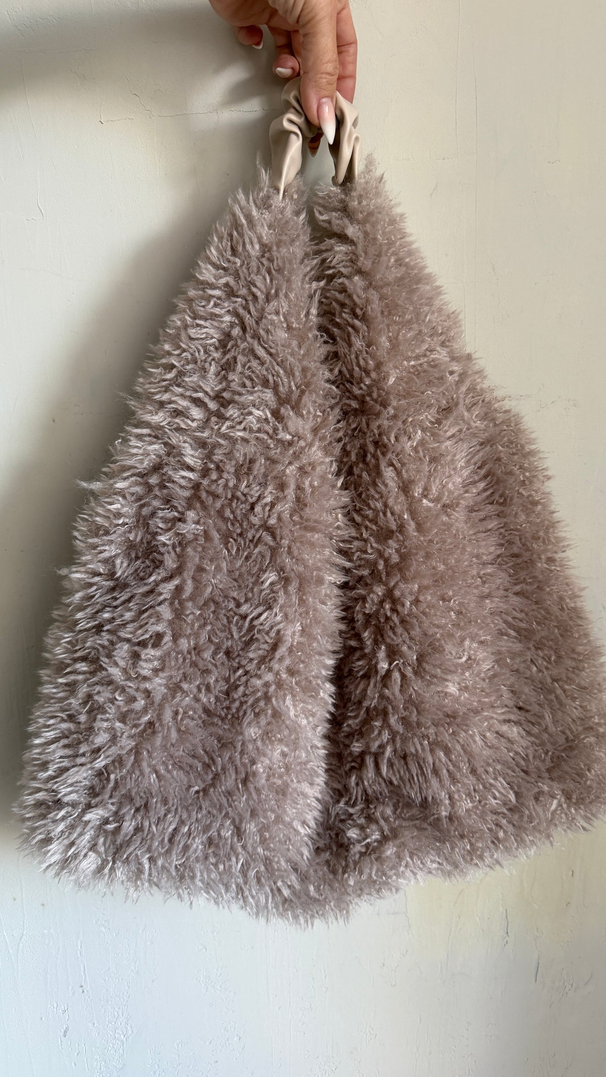 f a k e. fur| bag