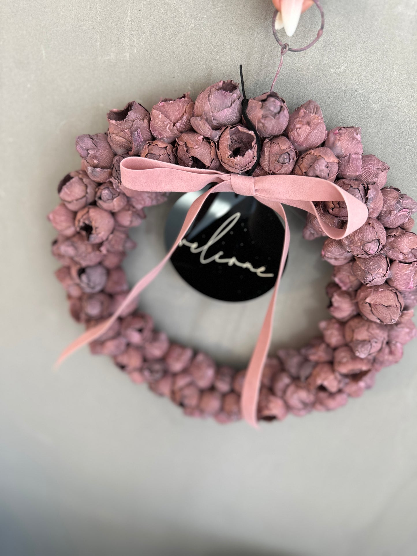 w e l c o m e. wreath