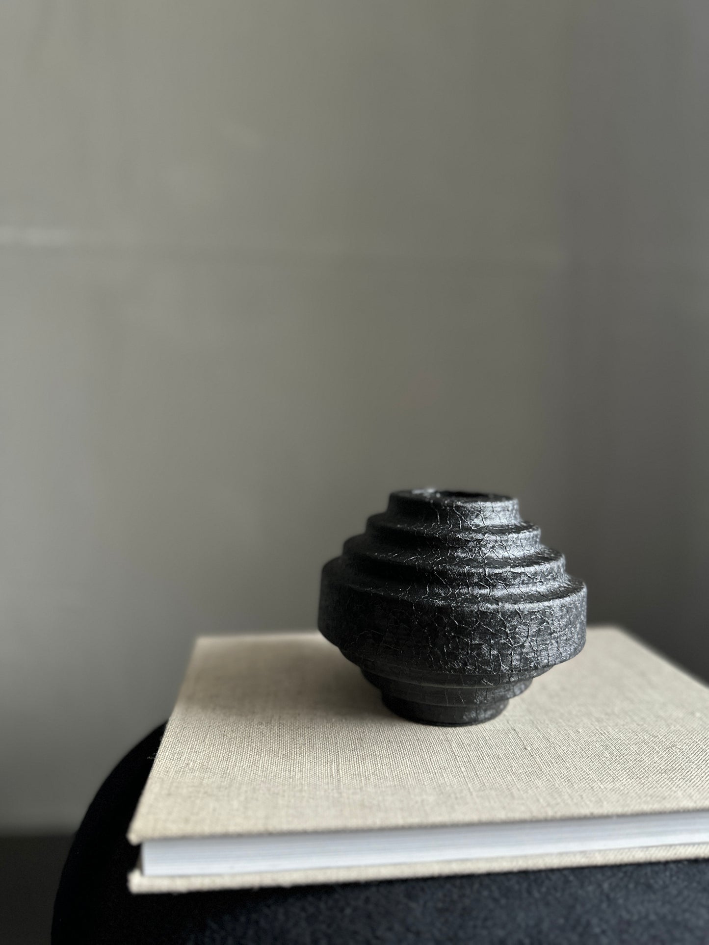 Candle plate -metal black