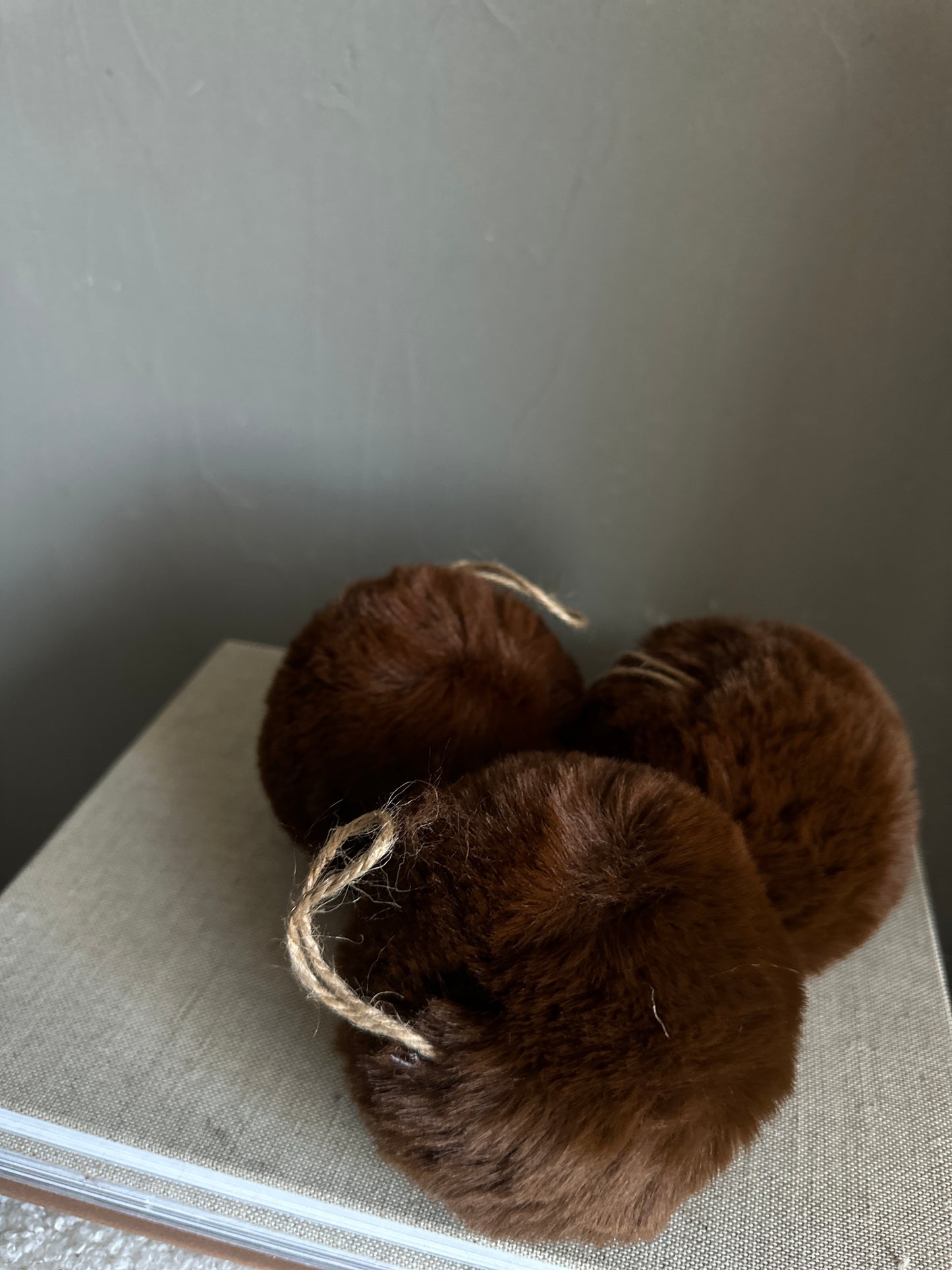 f a k e. fur. -balls