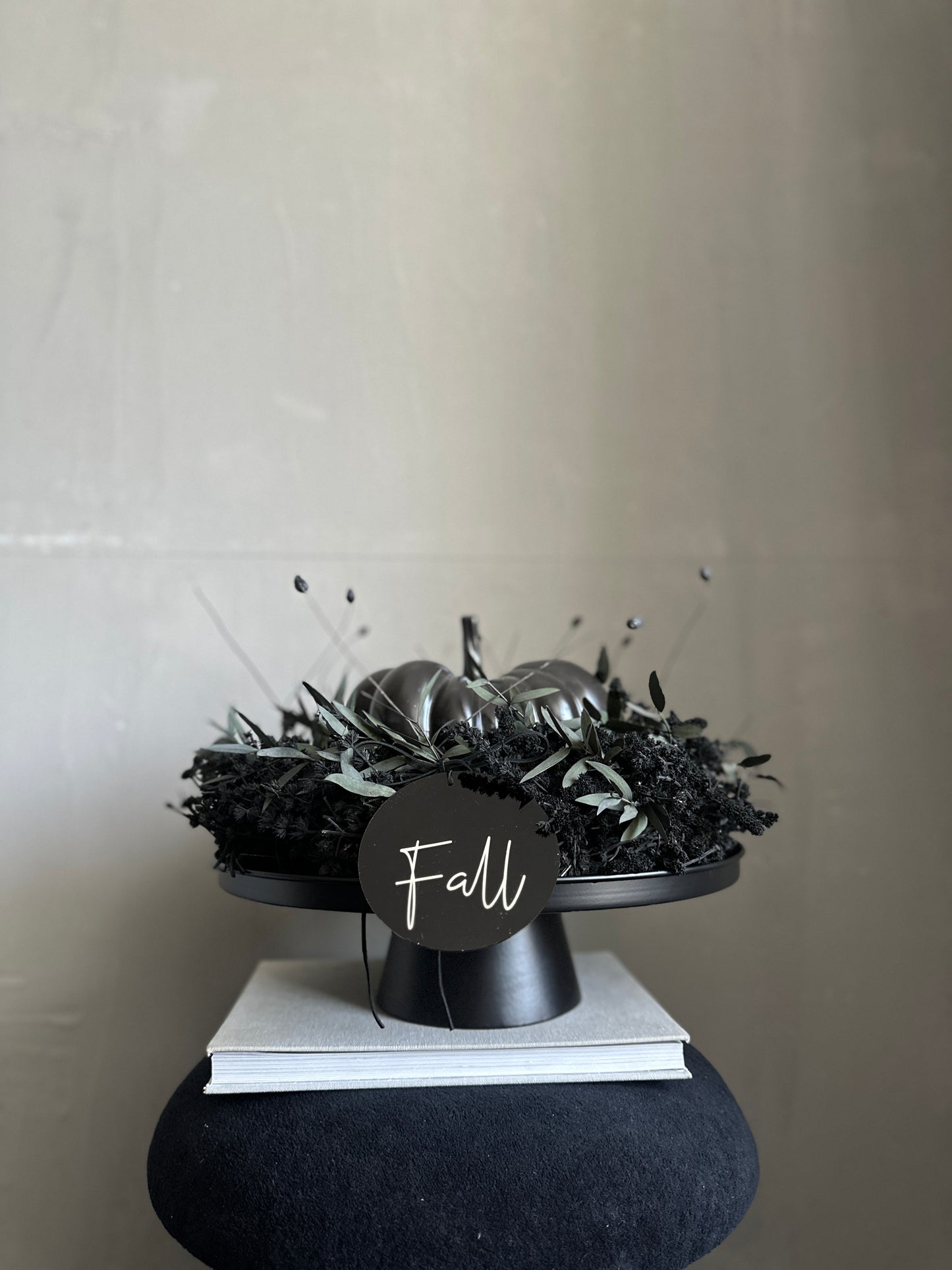 a u t u m n. Set M |black