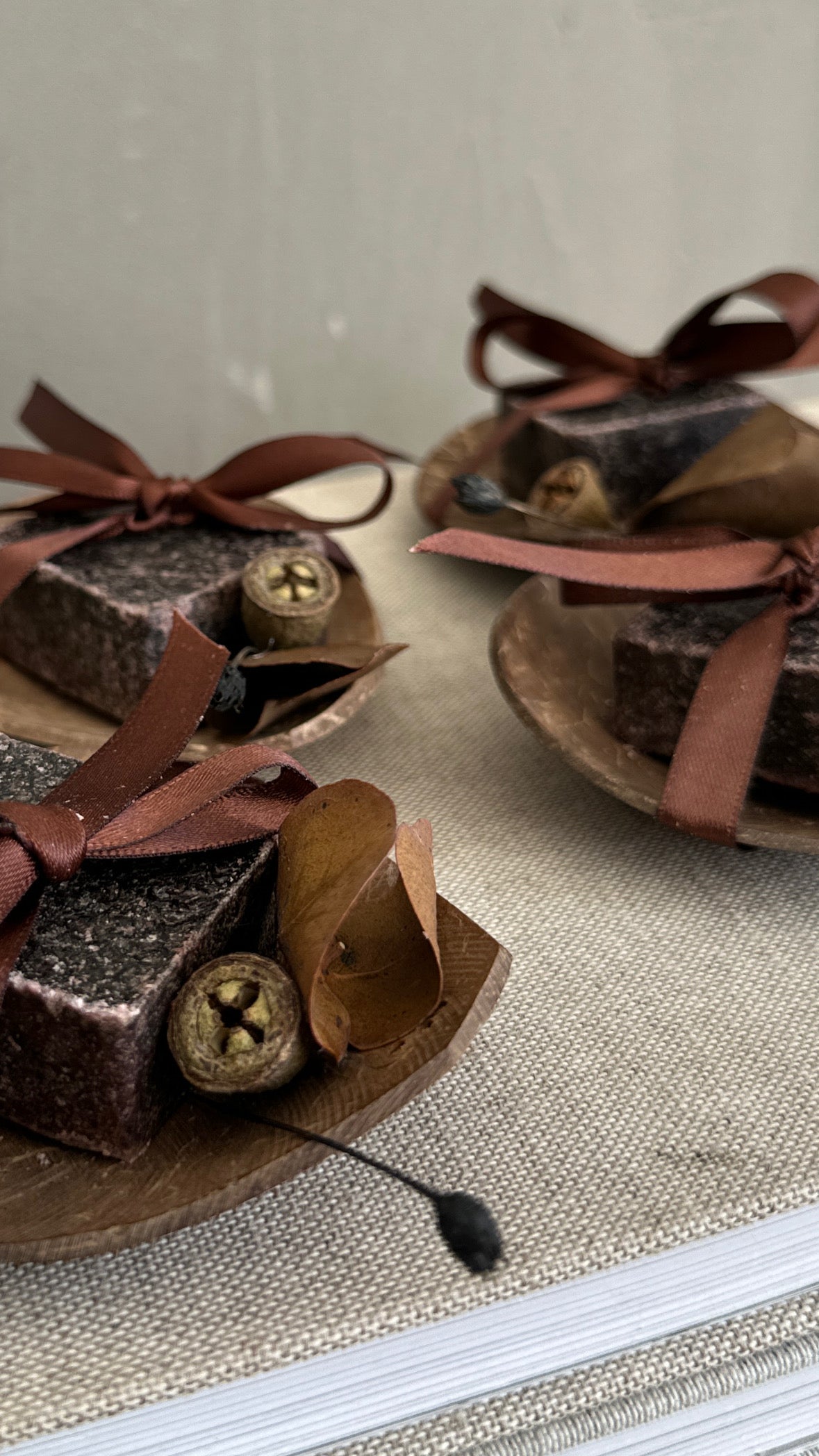 b r o w n. -scent Set