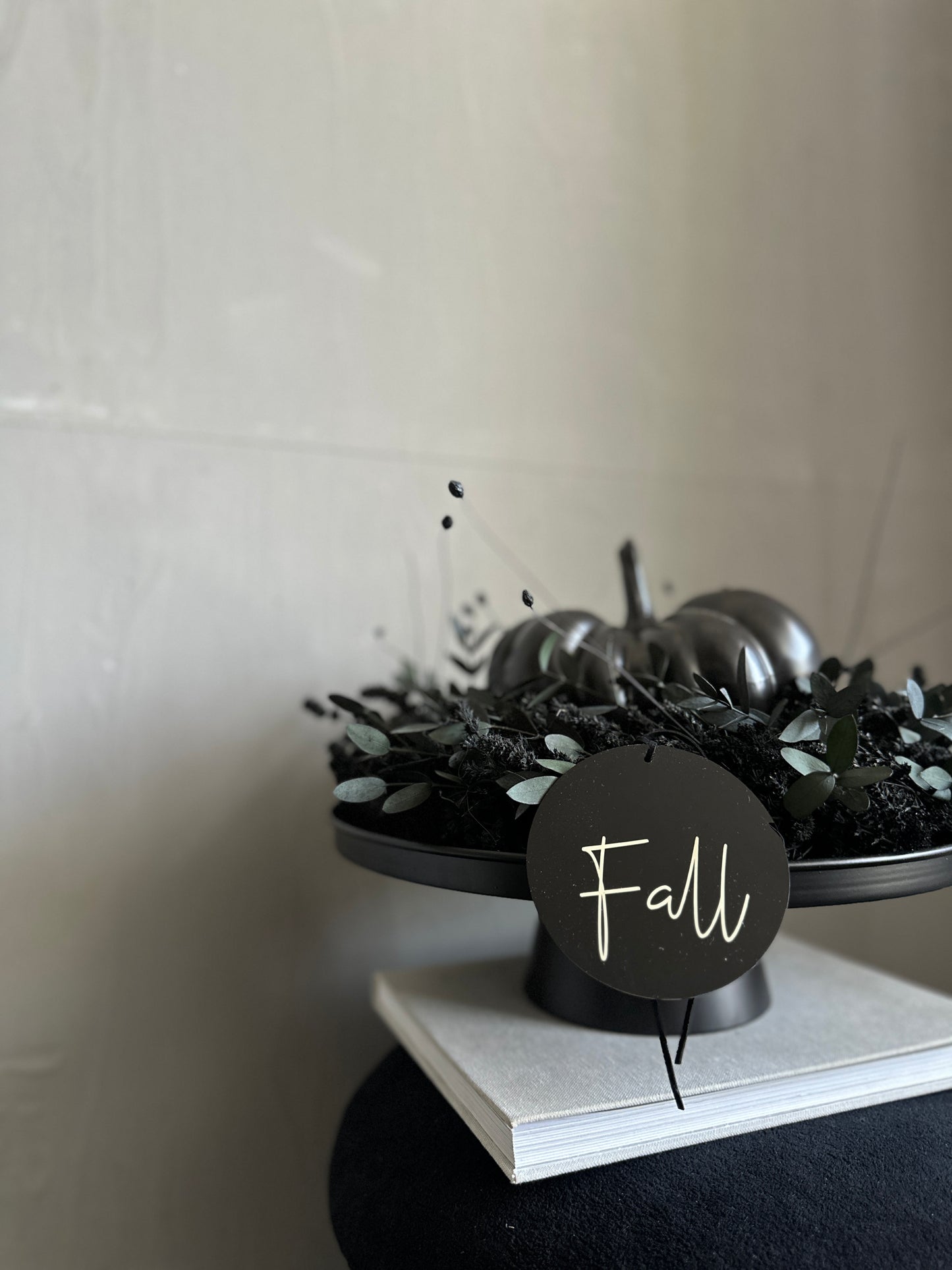 a u t u m n. Set M |black