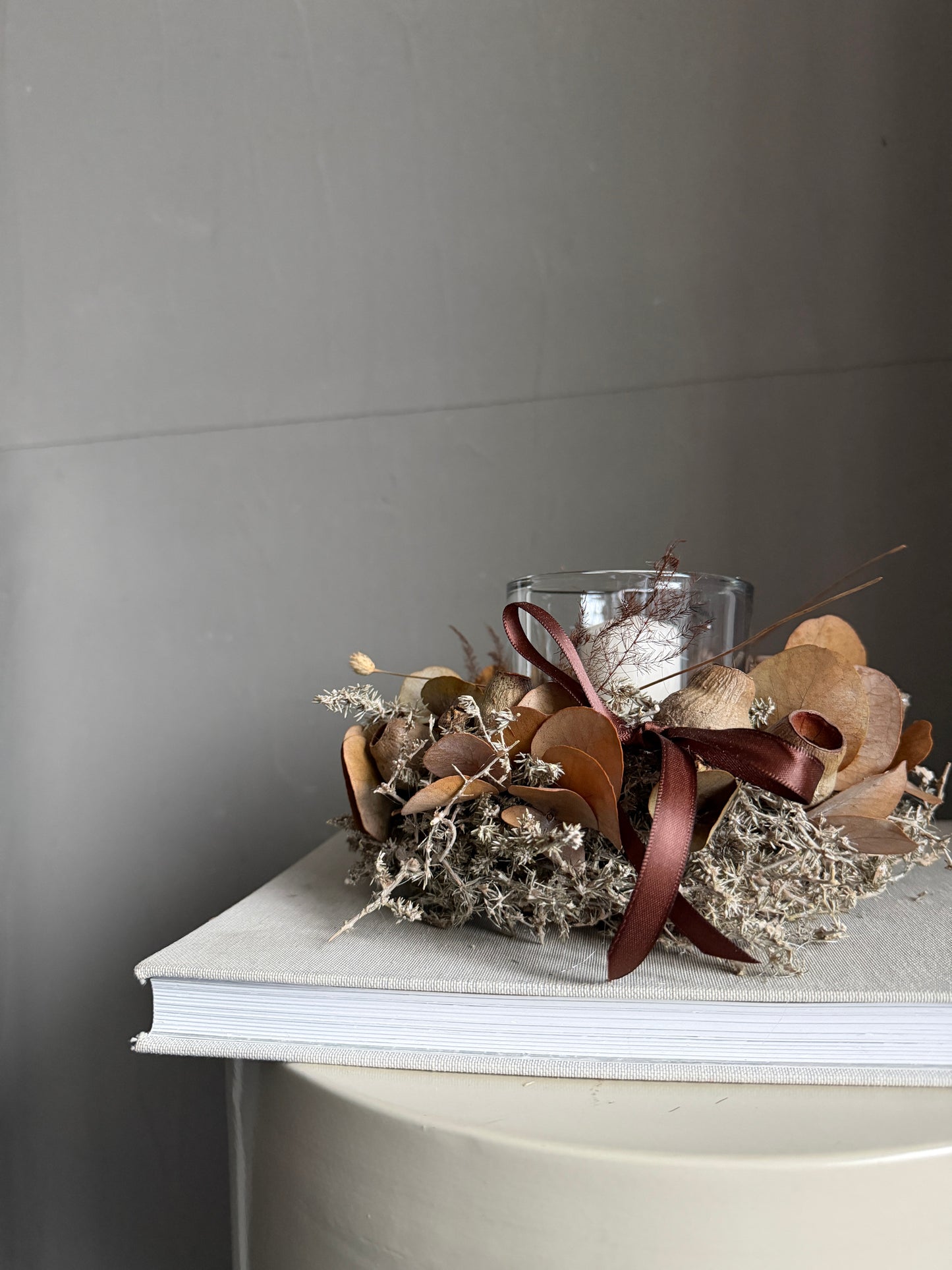 m i n i. brown light