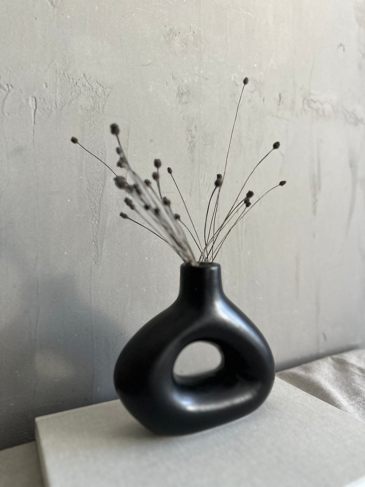 Vase - black &amp; flowers