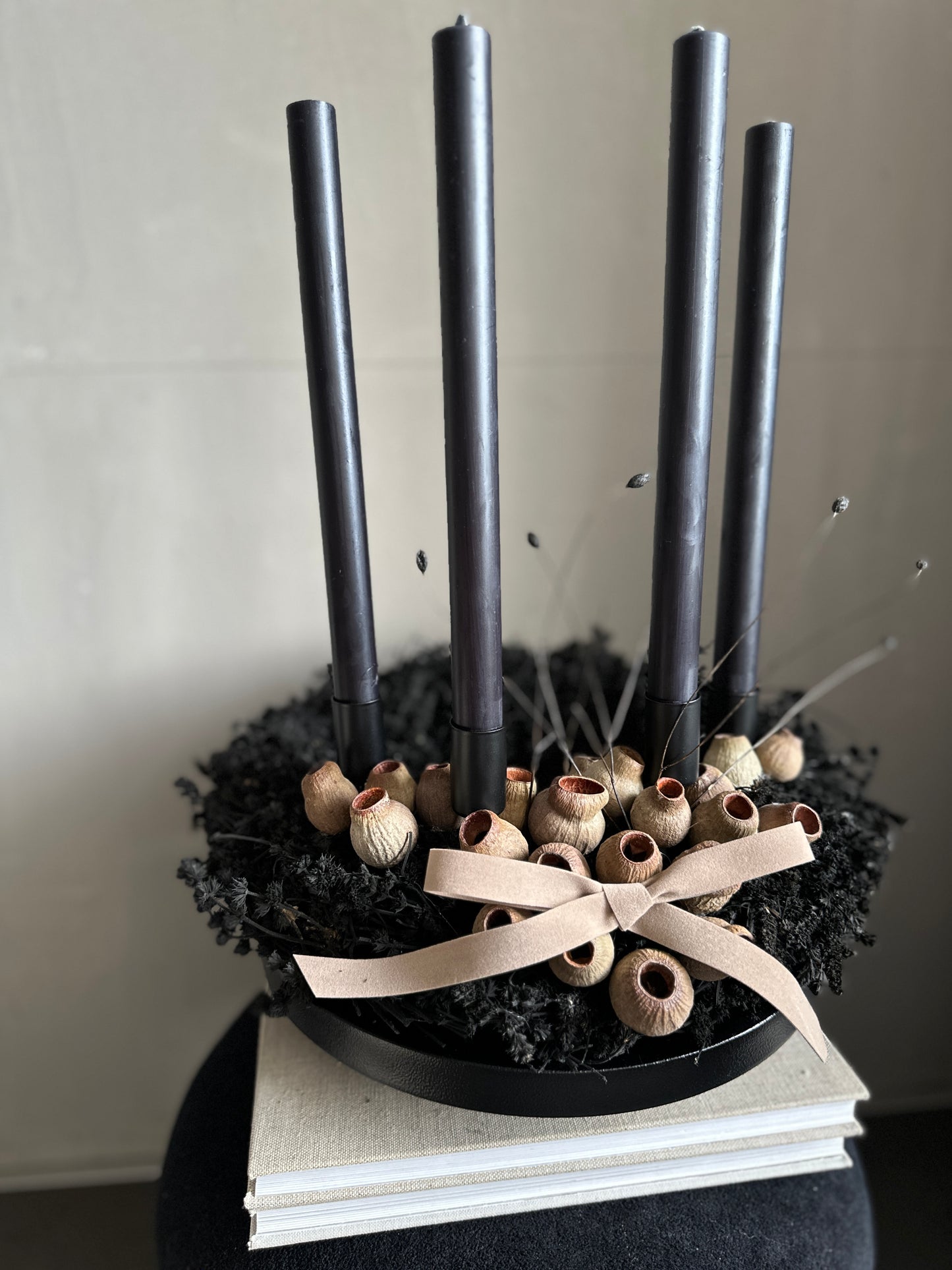 the black Advent | light