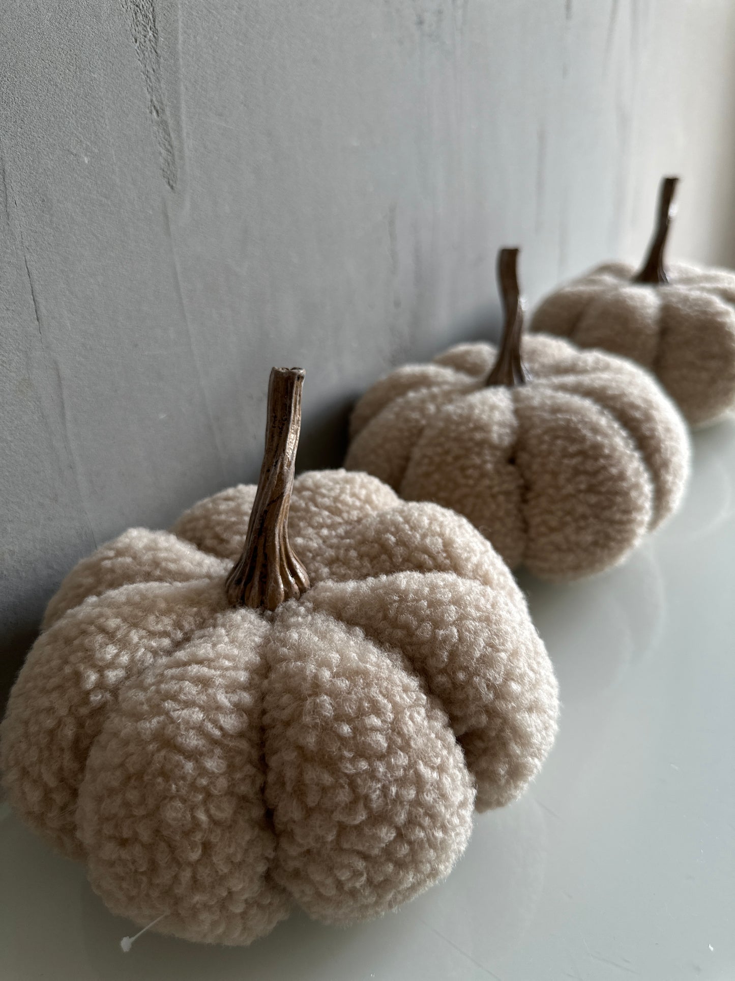 Star wooden beads -greige