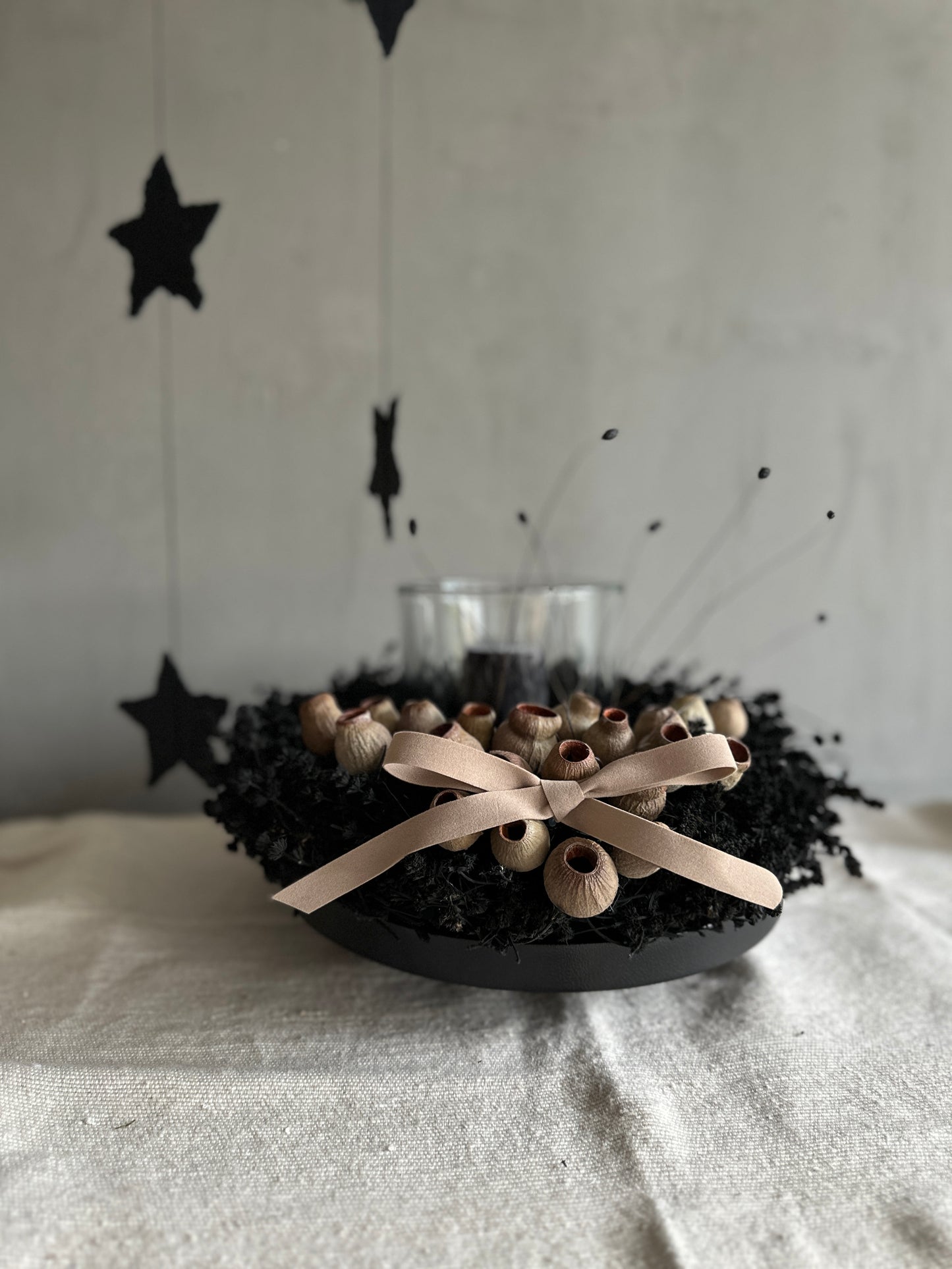 the black Advent | light