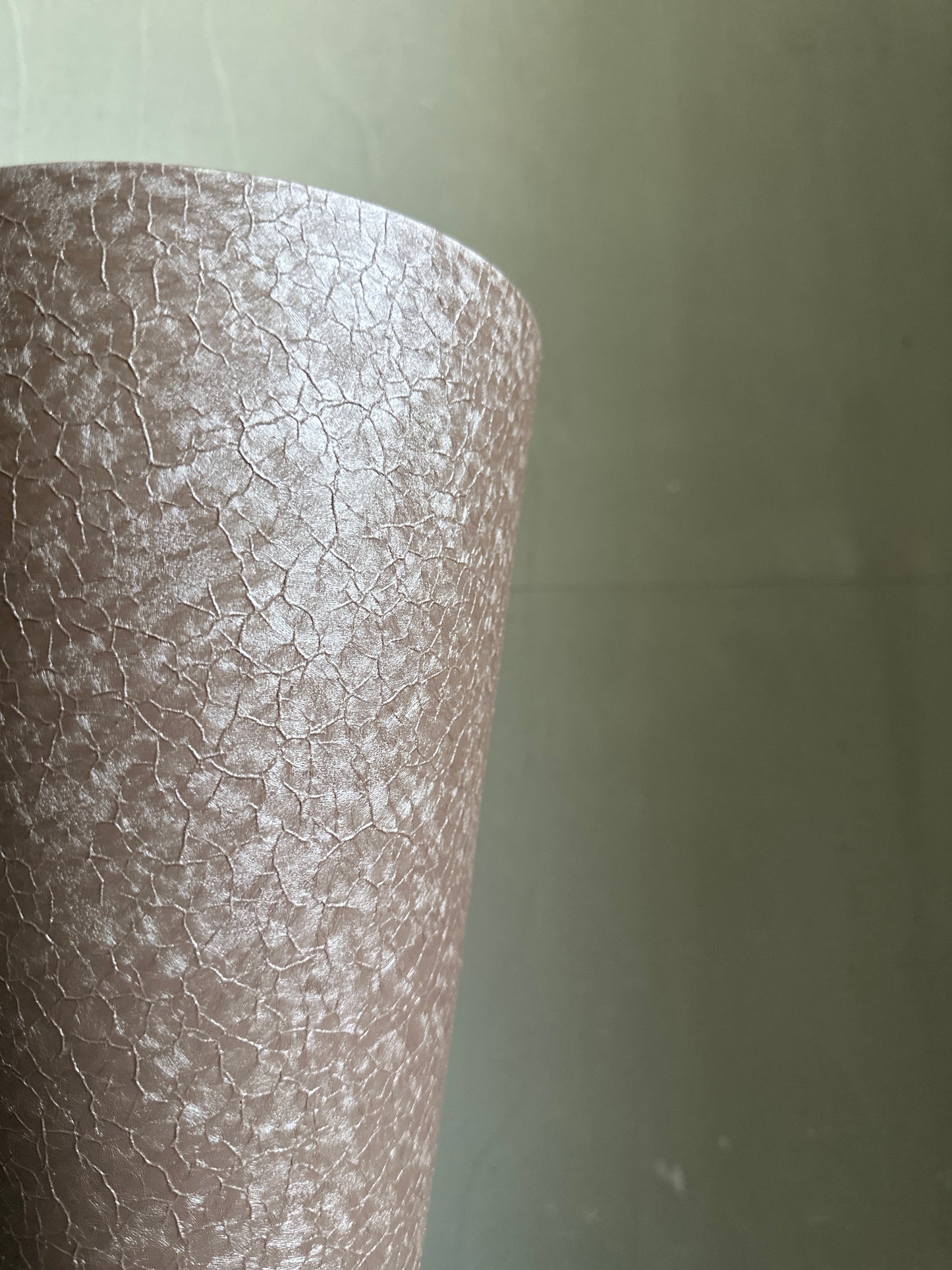 b r o w n.  vase