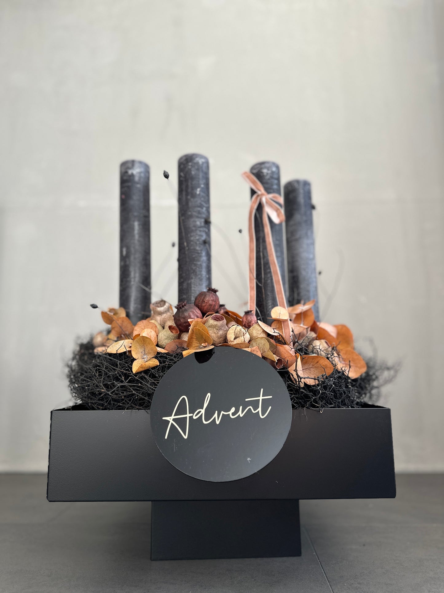 SET. a d v e n t -all black