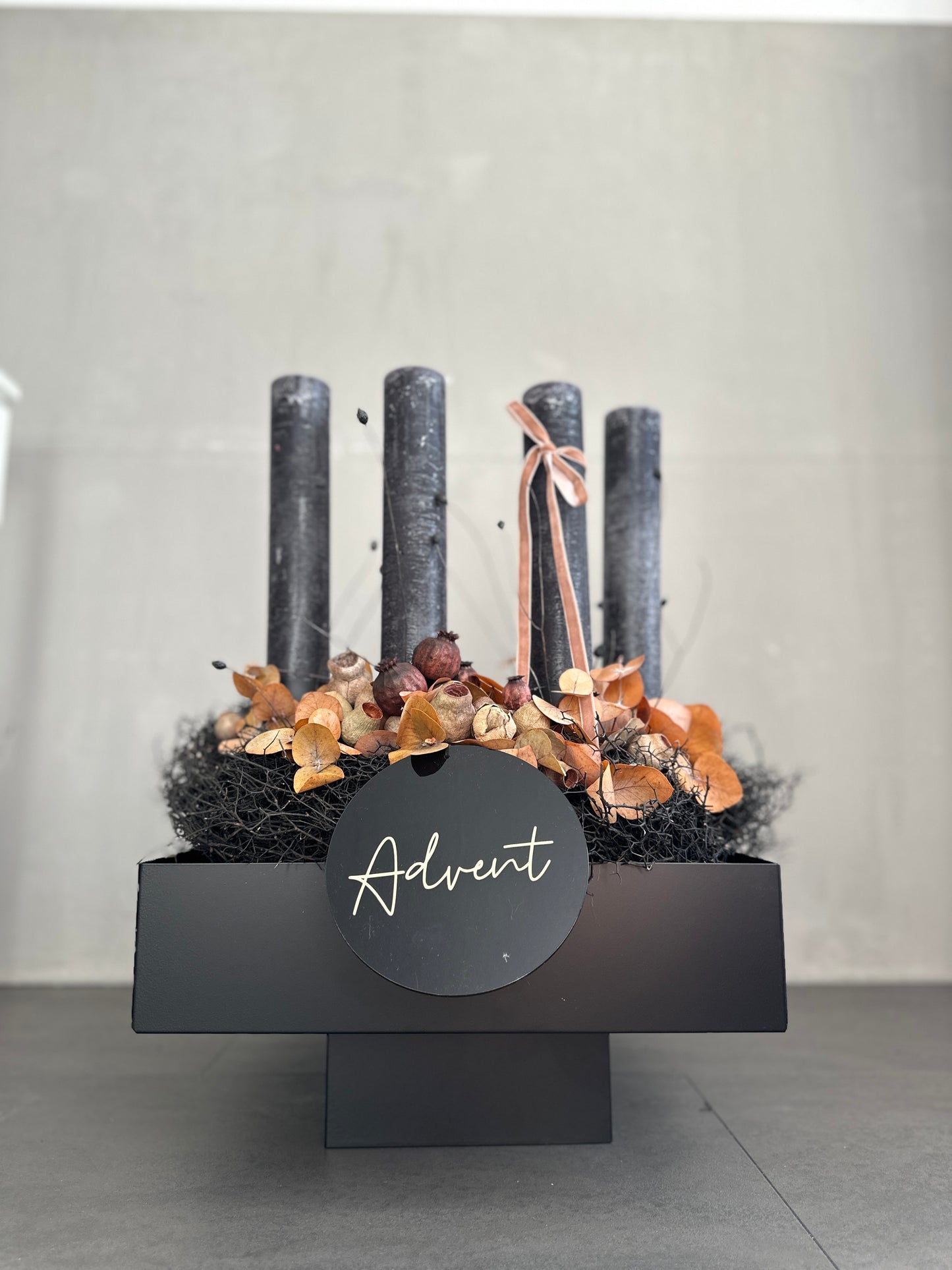 SET. a d v e n t -all black