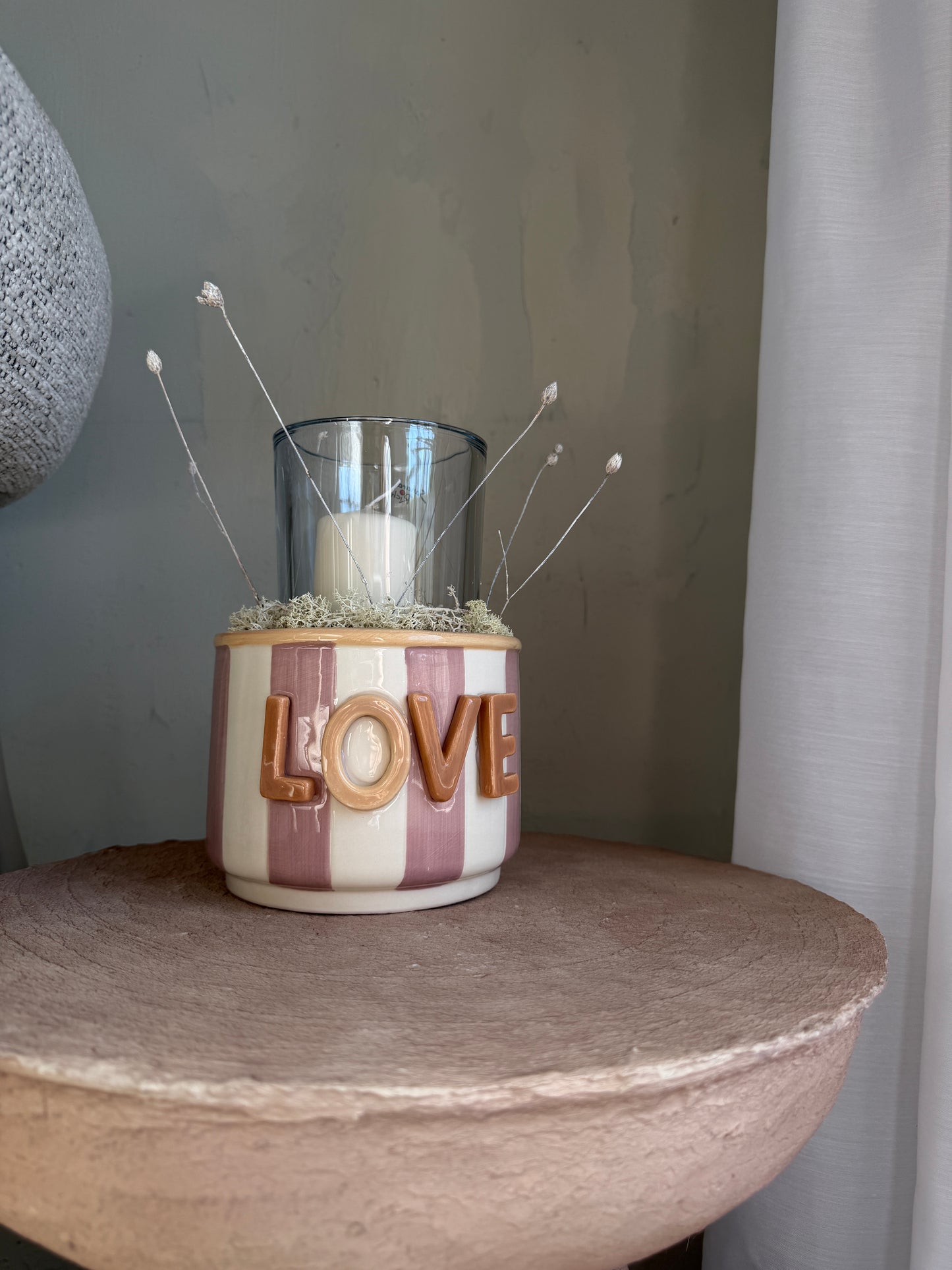 L O V E.  | light