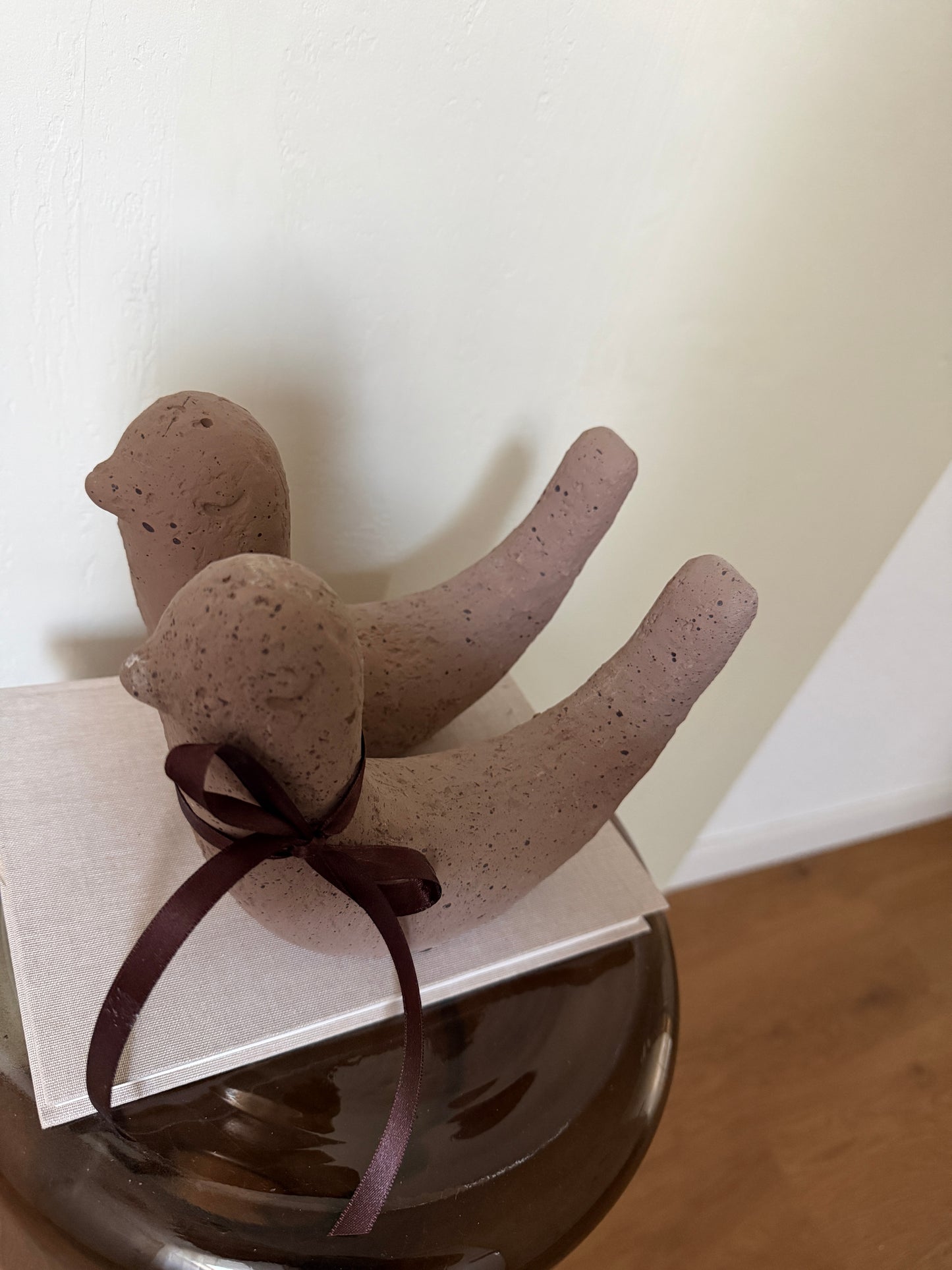 b i r d s.   black & mocha mousse