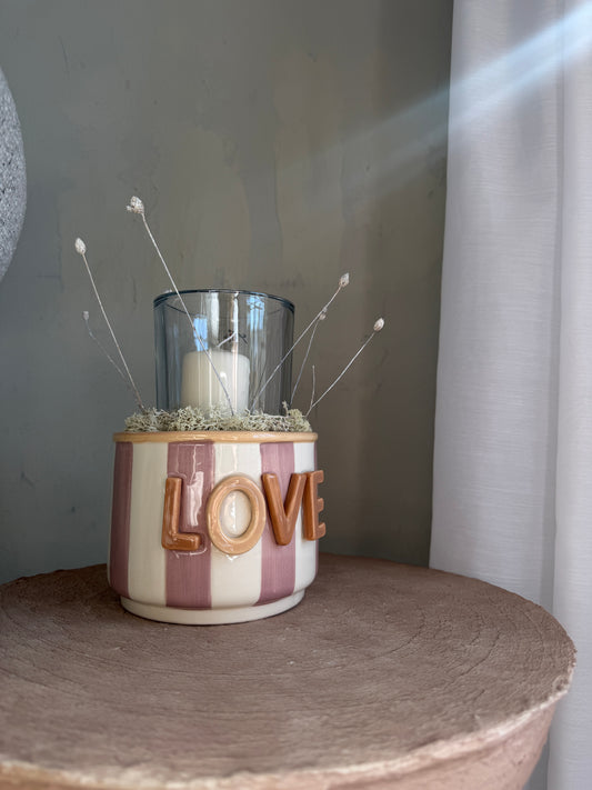 L O V E.  | light