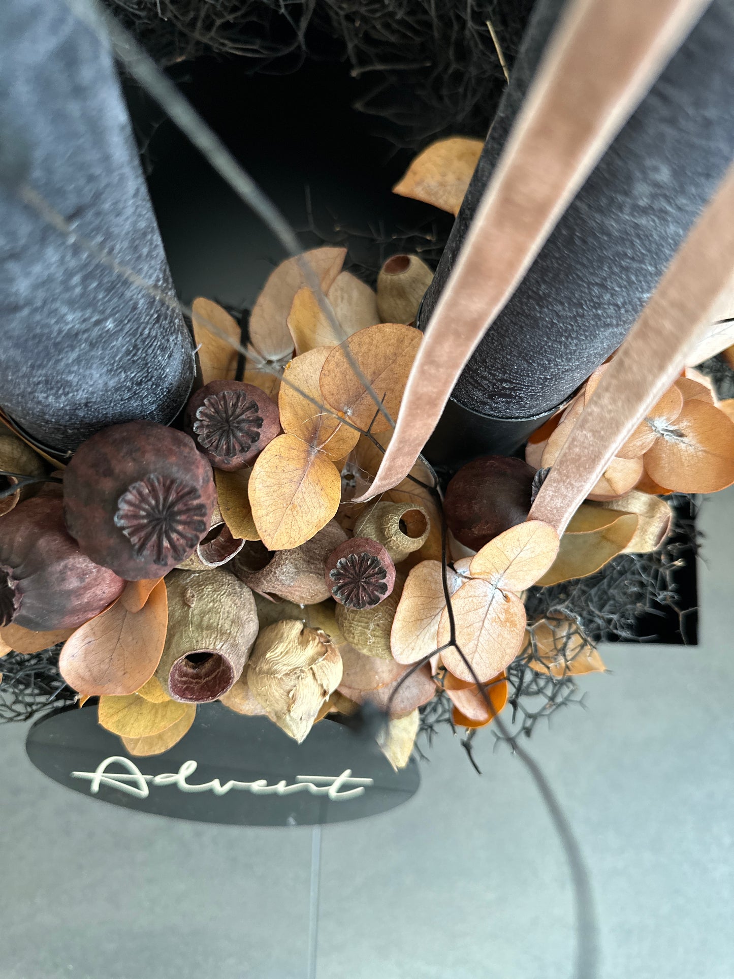 SET. a d v e n t -all black