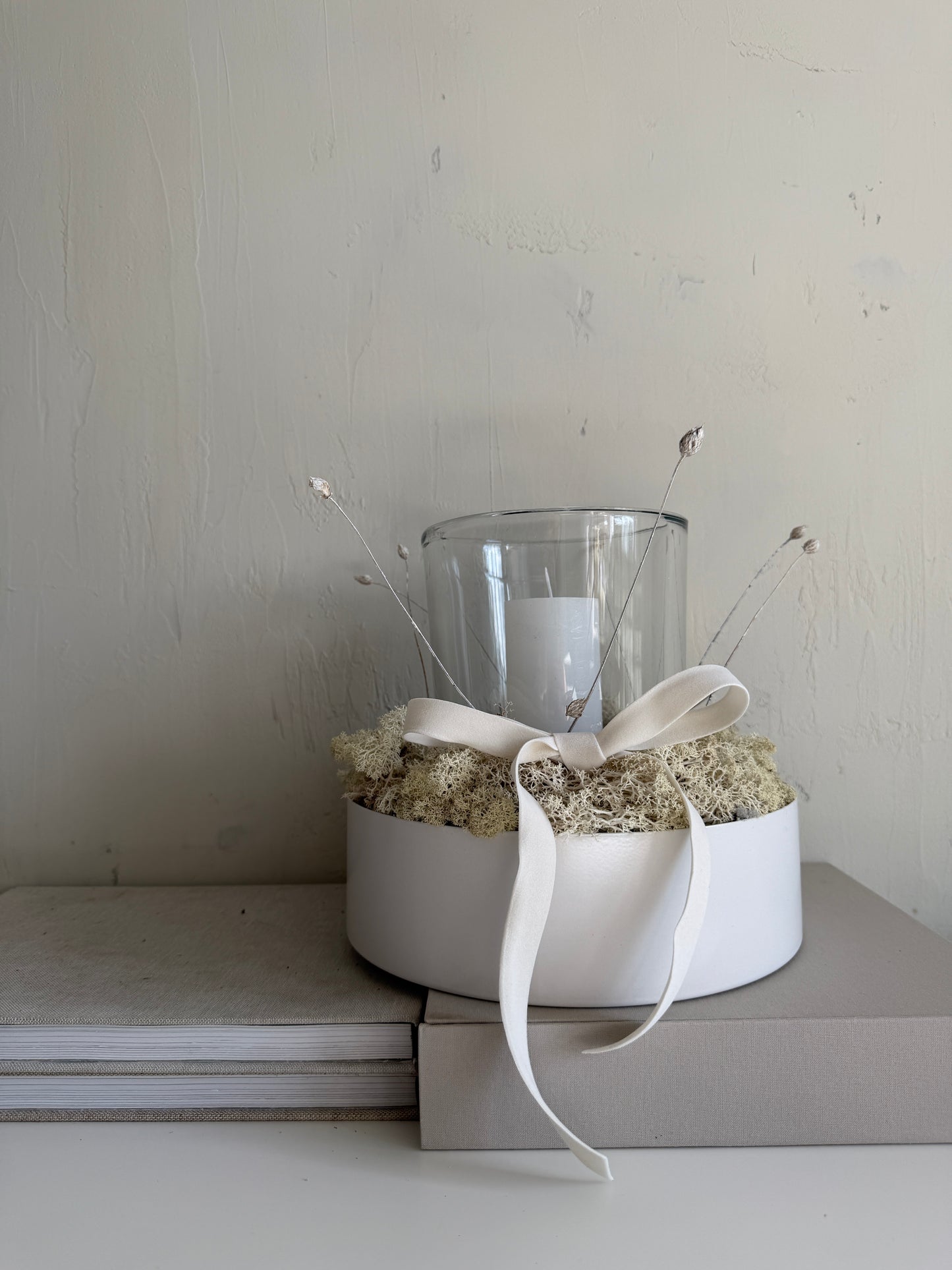 white | l i g h t