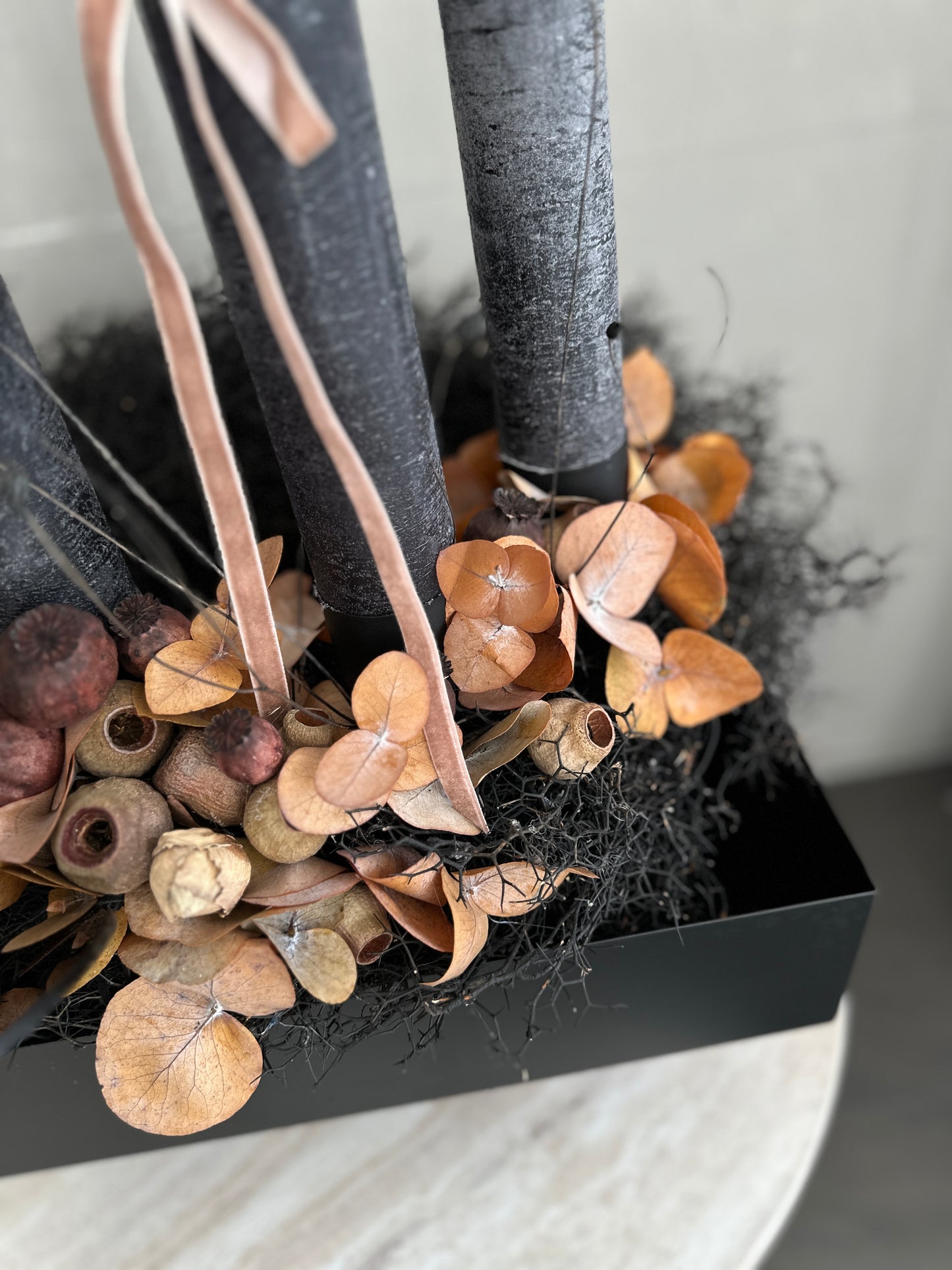 SET. a d v e n t -all black