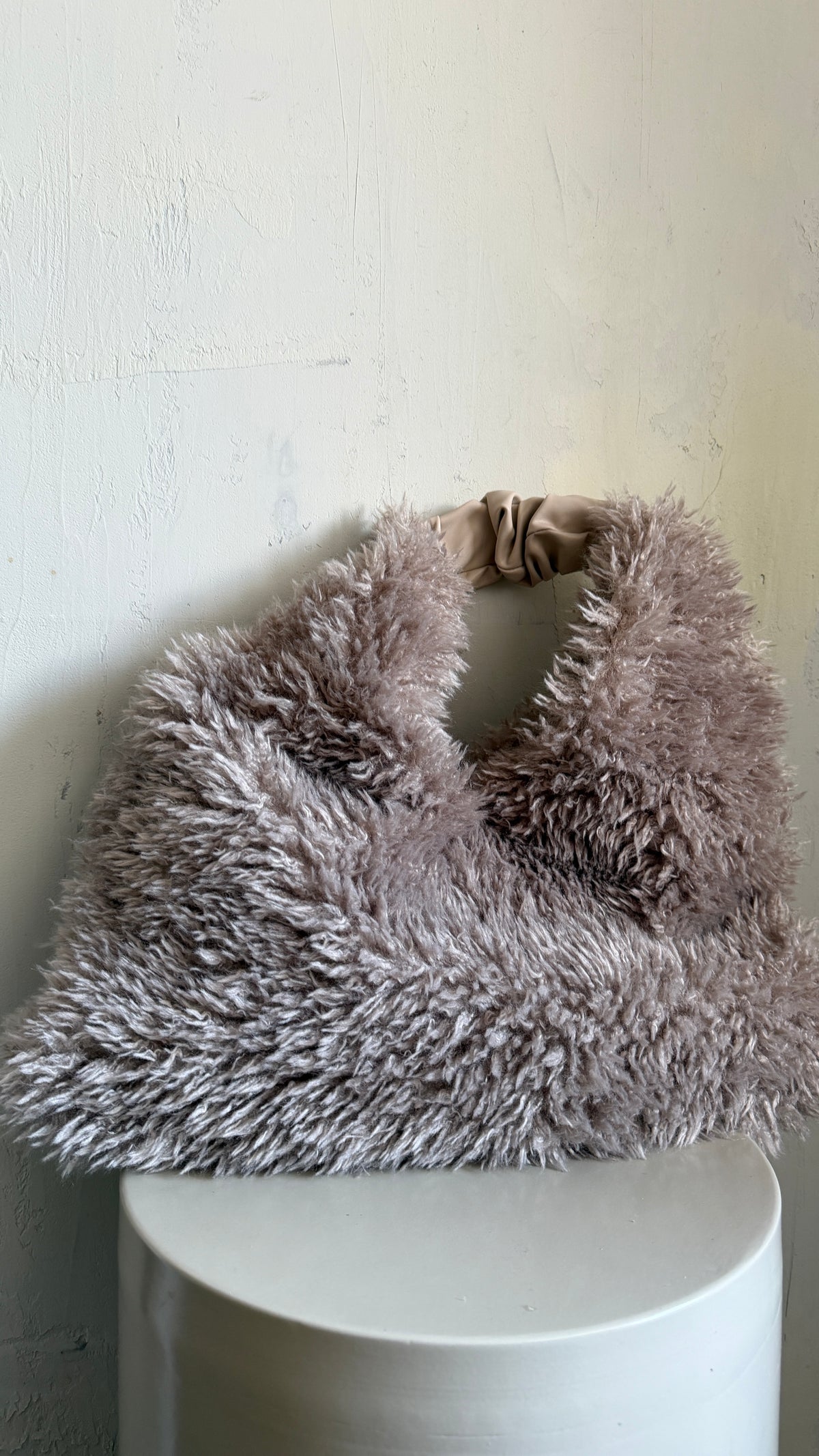 f a k e.  fur| bag