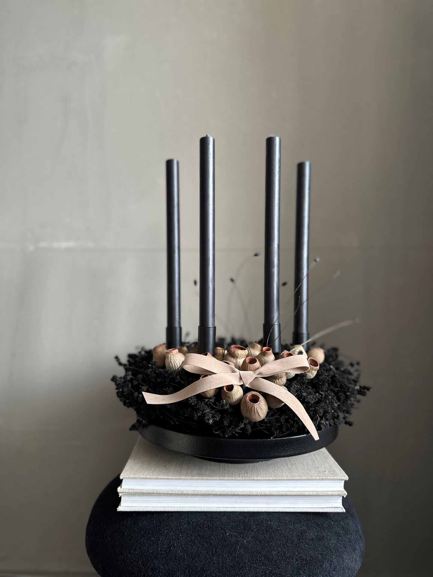 the black Advent | light