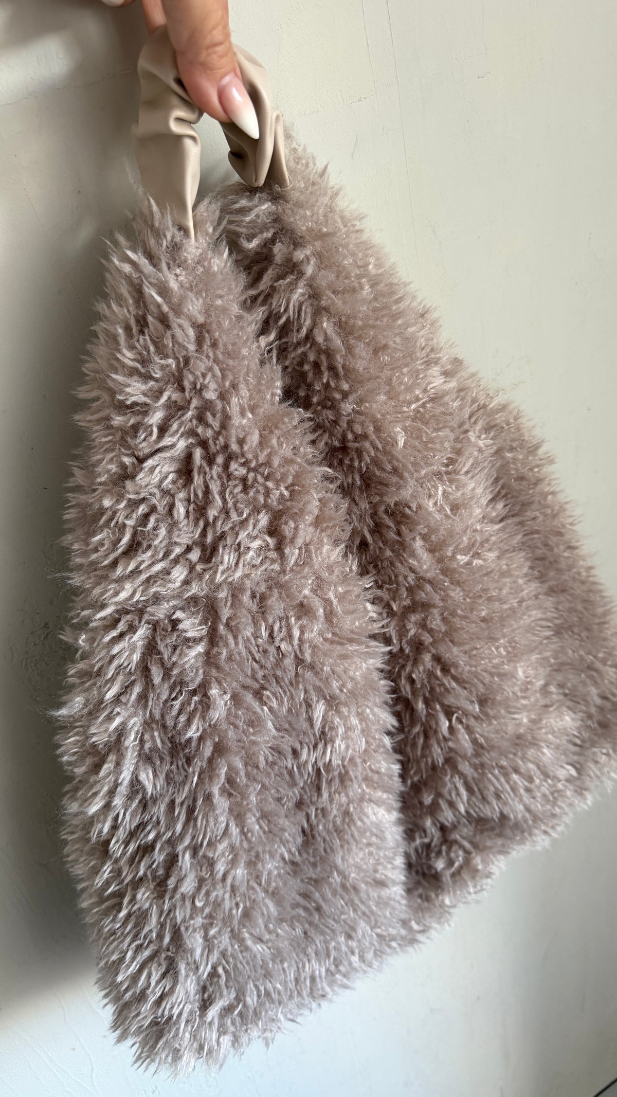 f a k e.  fur| bag