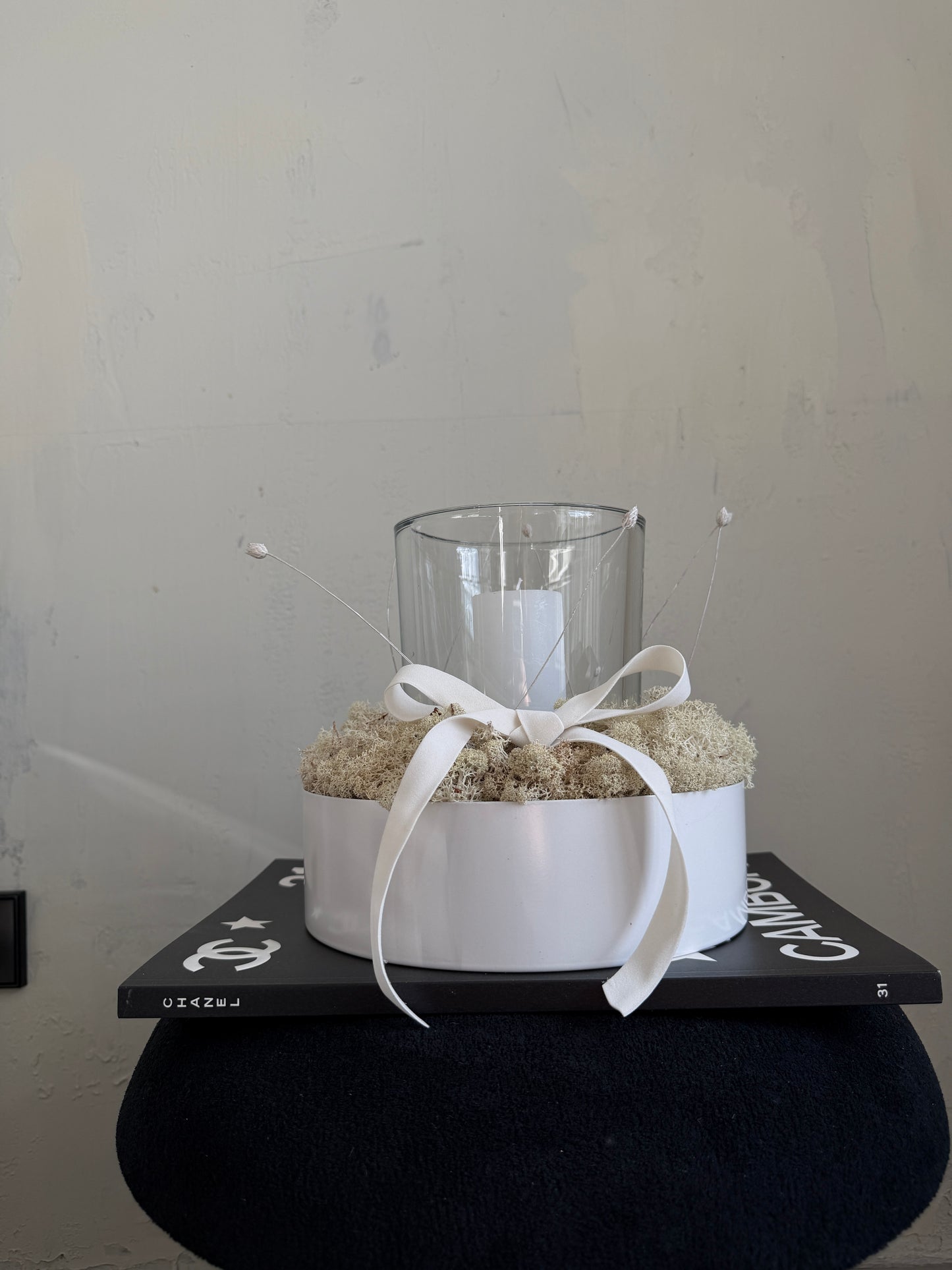 white | l i g h t