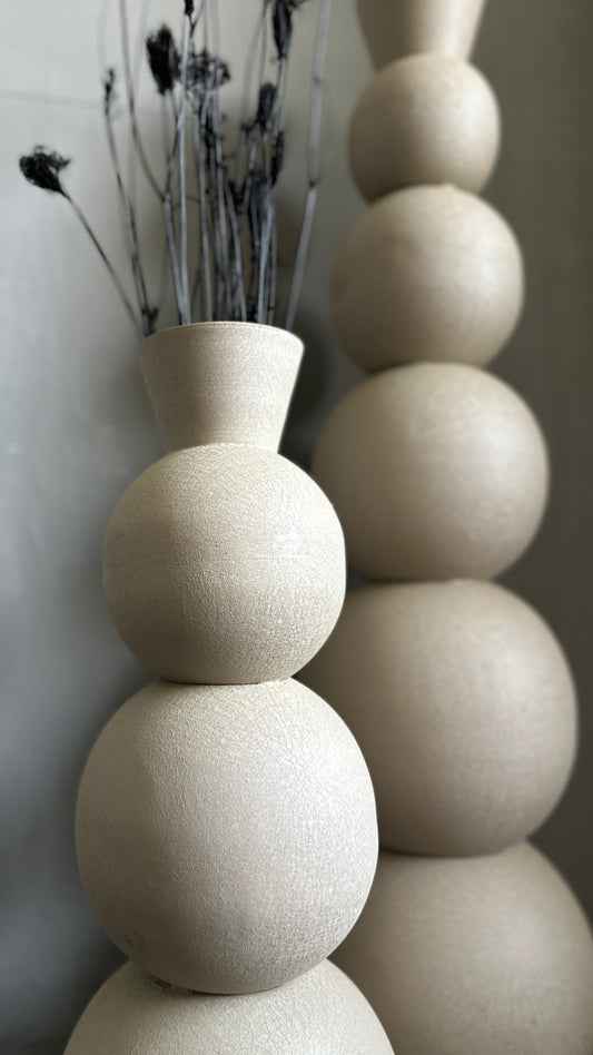 b a l l s.  vase