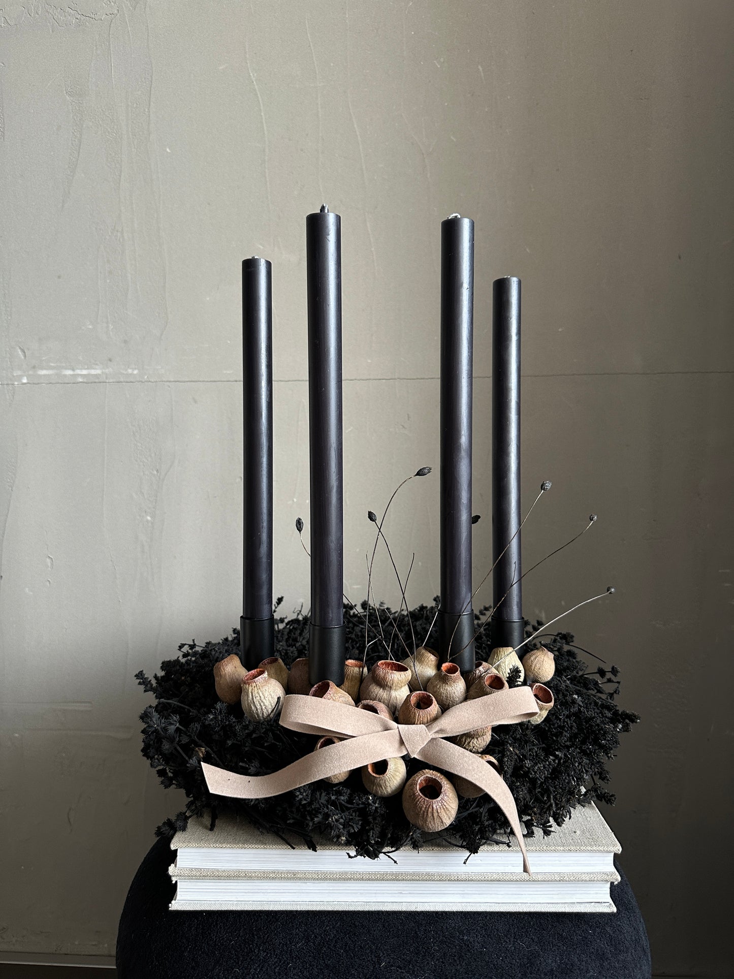 the black Advent | light