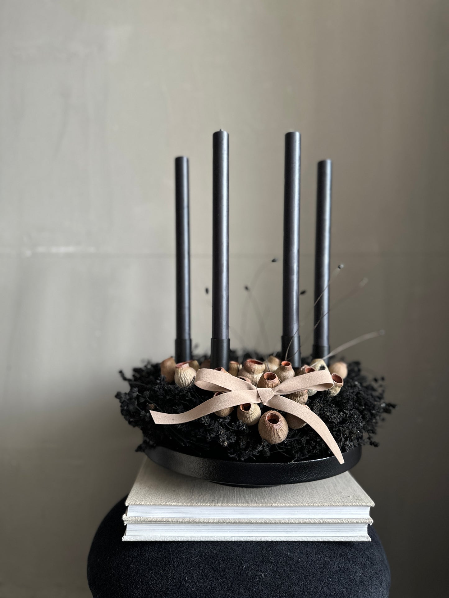 the black Advent | light