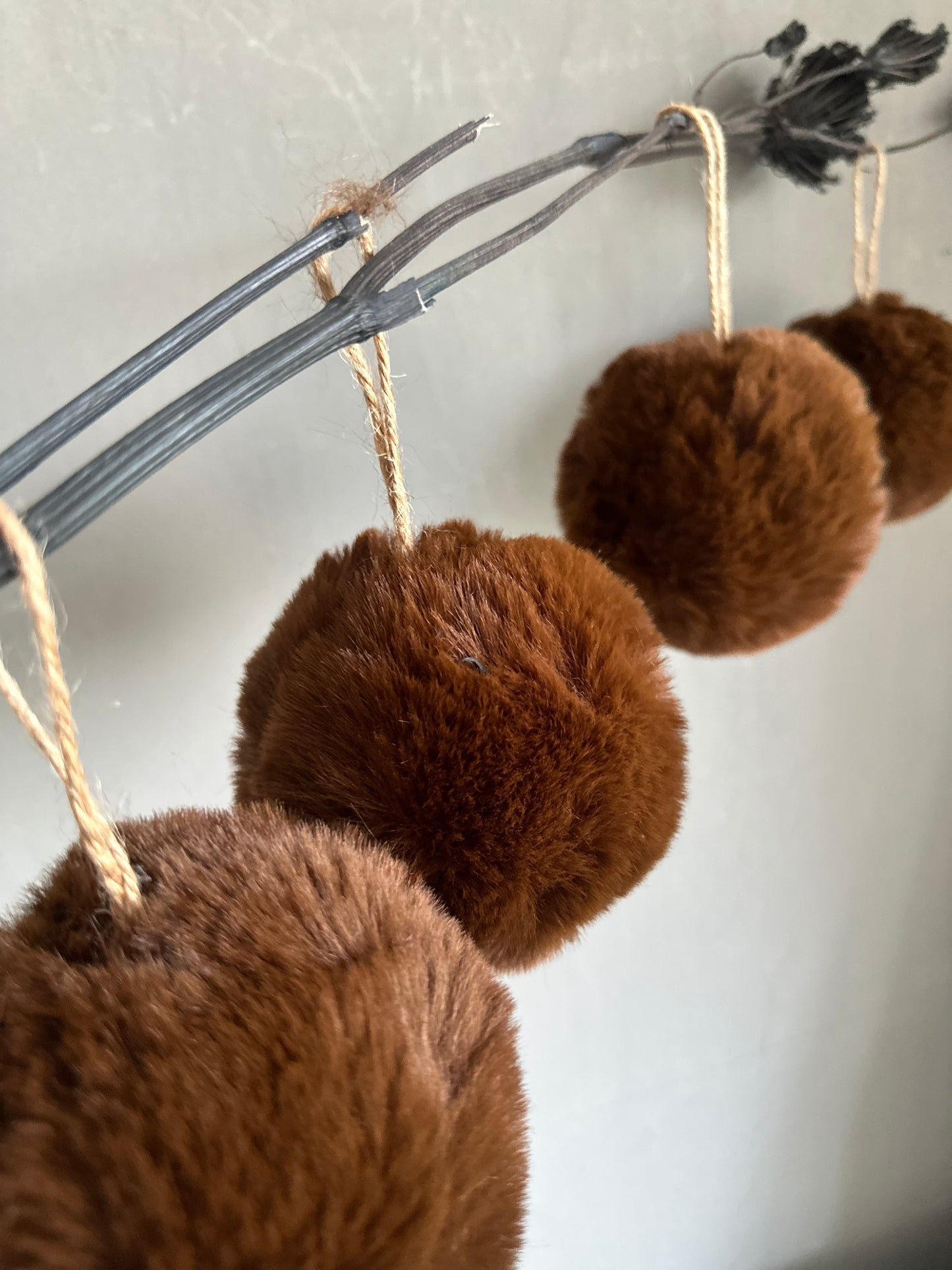 f a k e. fur. -balls