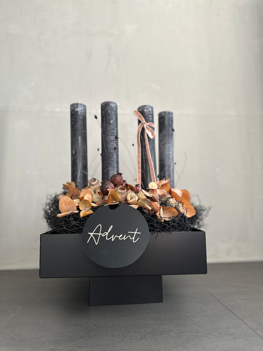 SET. a d v e n t -all black