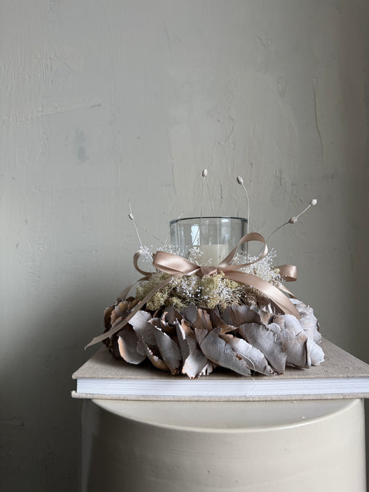 w h i t e.   bow light