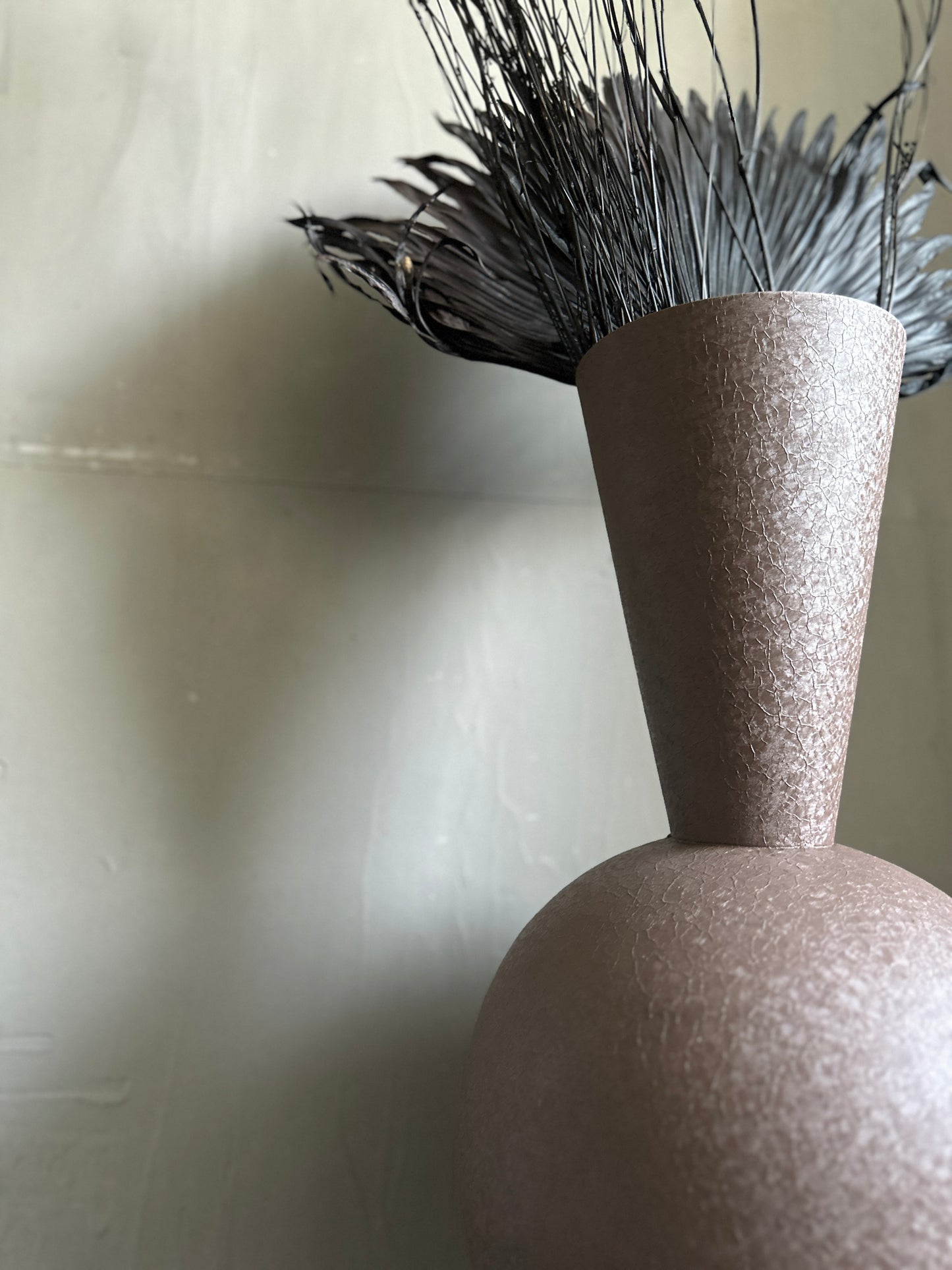 b r o w n.  vase