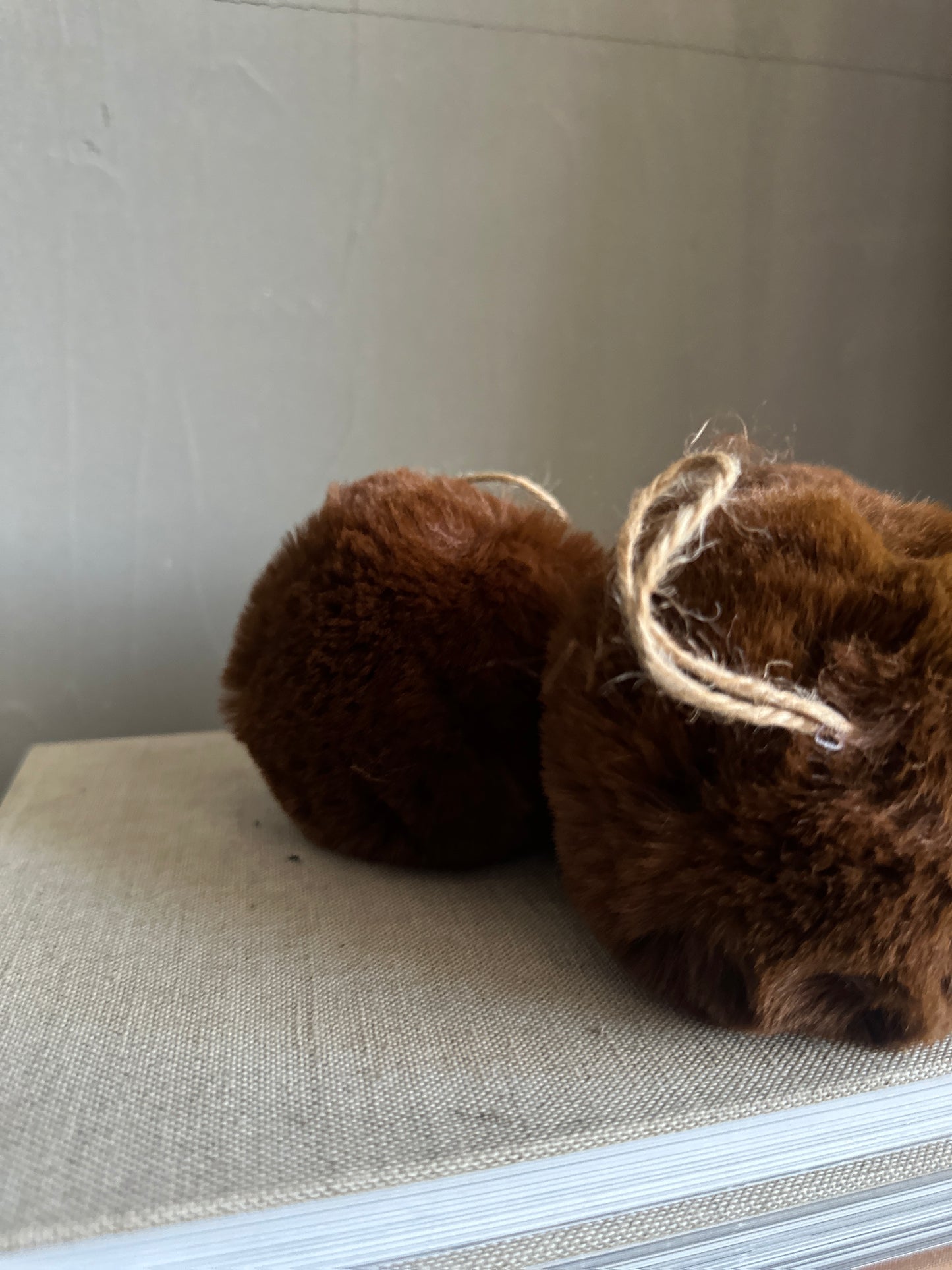 f a k e. fur. -balls