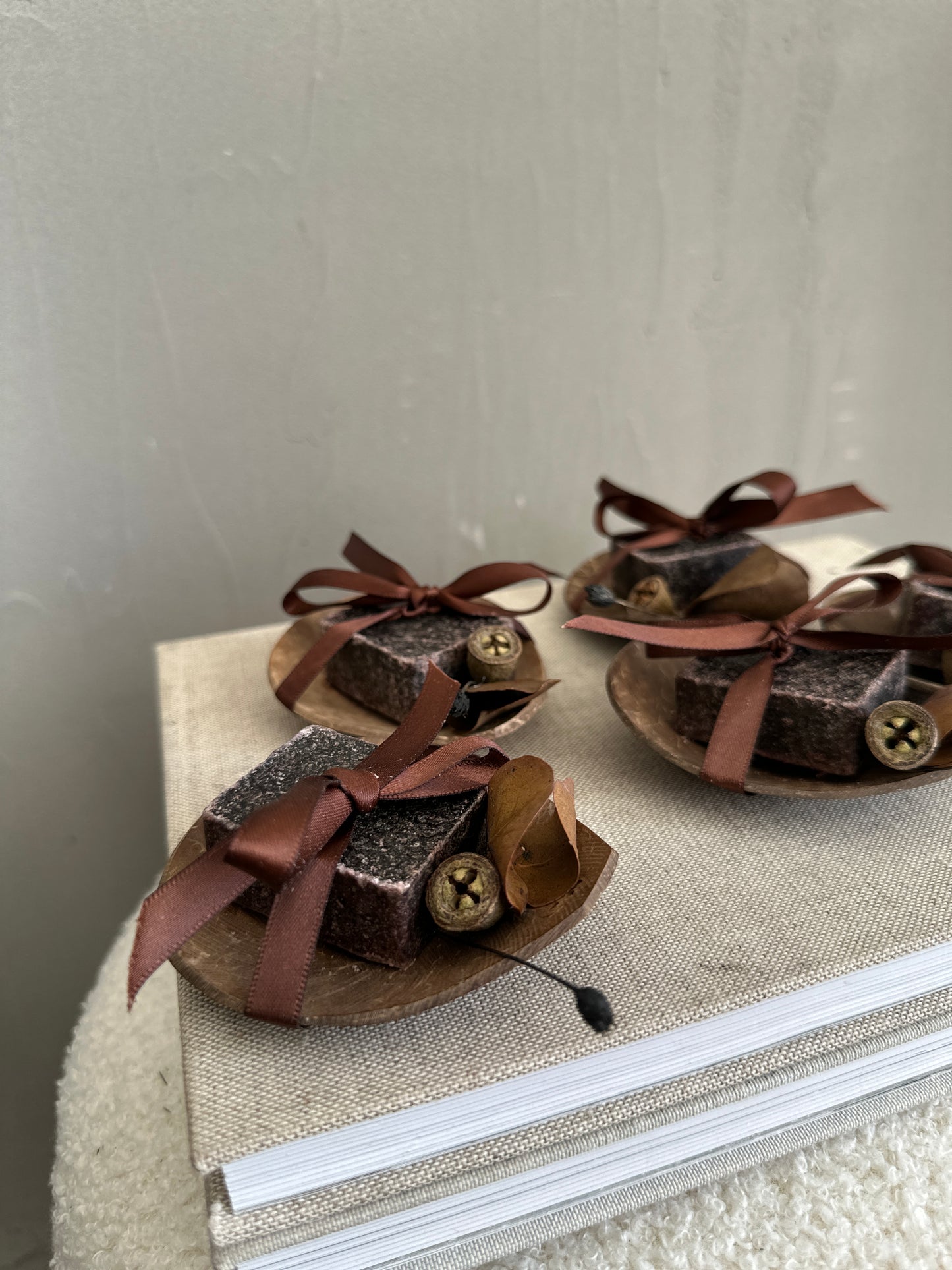 b r o w n. -scent Set