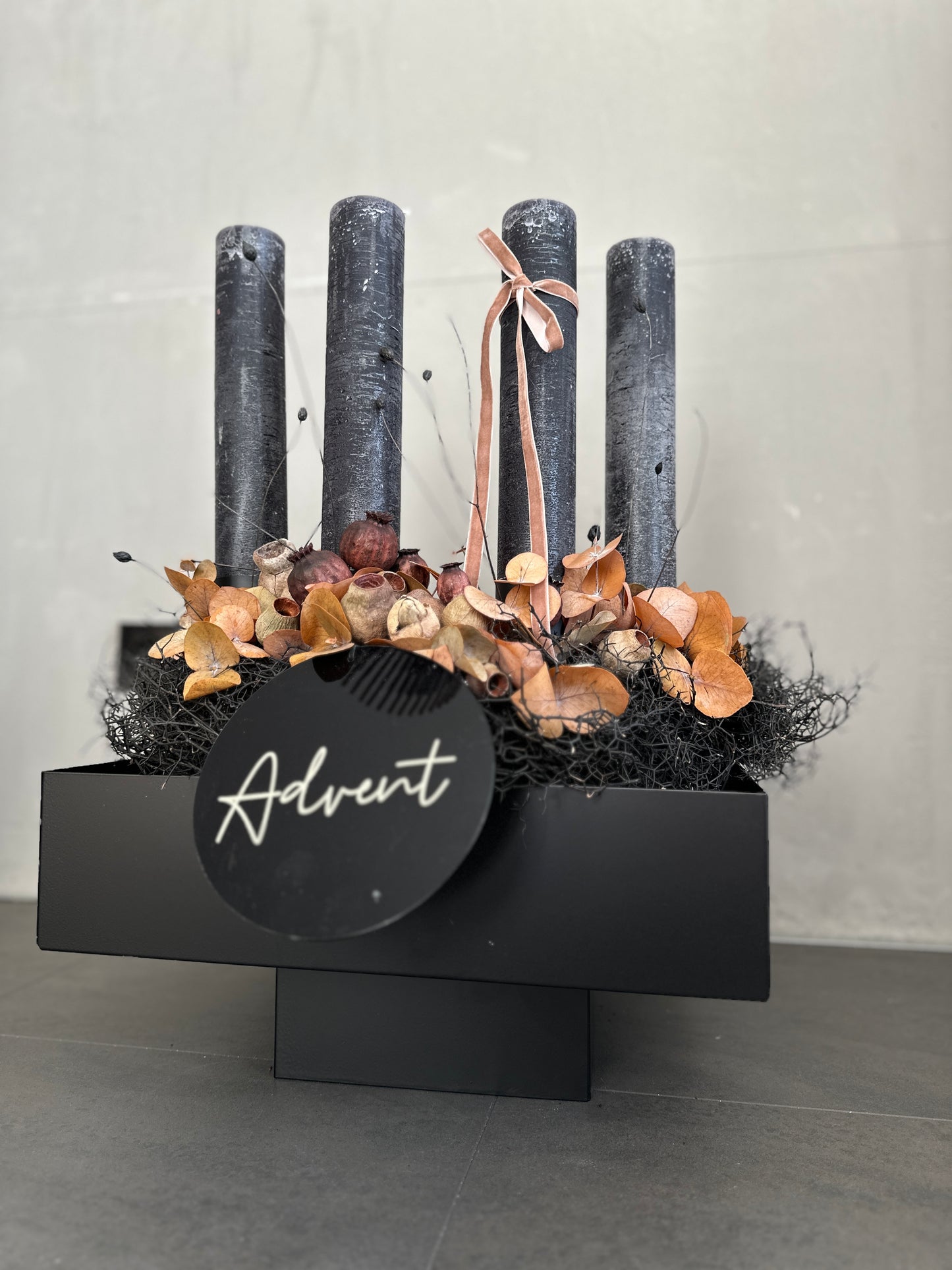 SET. a d v e n t -all black