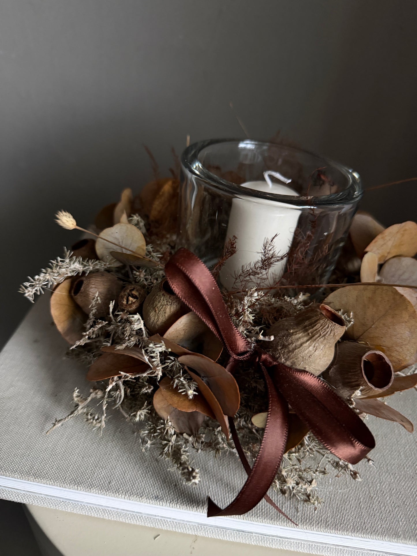 m i n i.  brown light