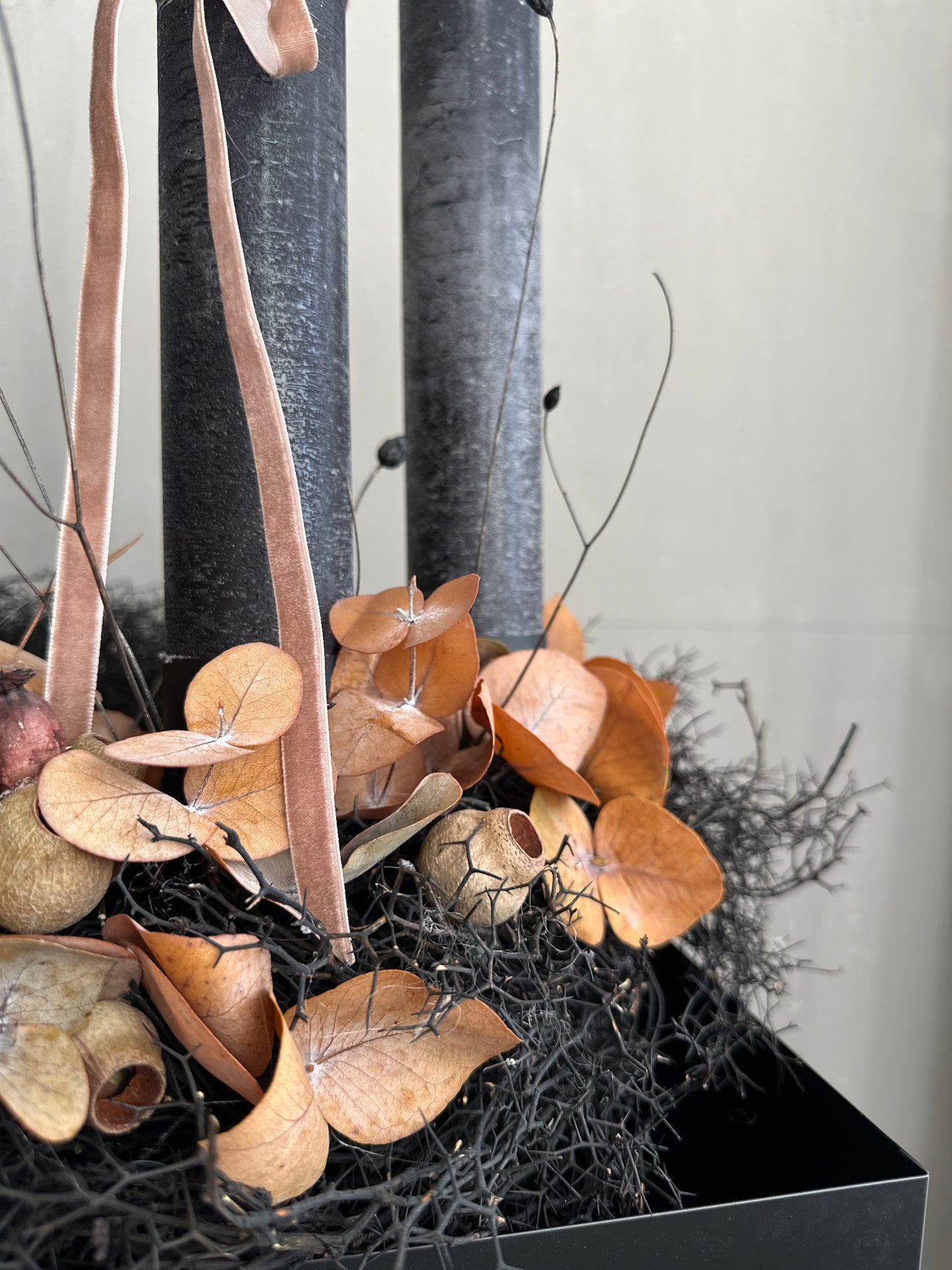 SET. a d v e n t -all black