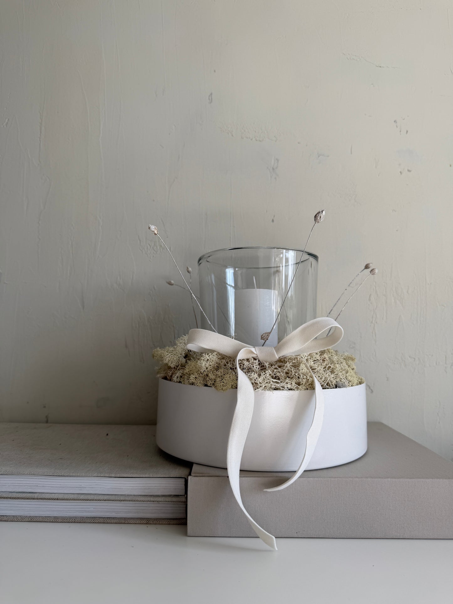 white | l i g h t
