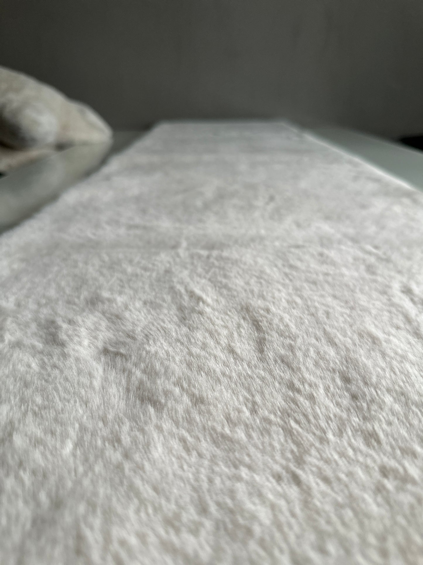 fake fur. -Tischläufer