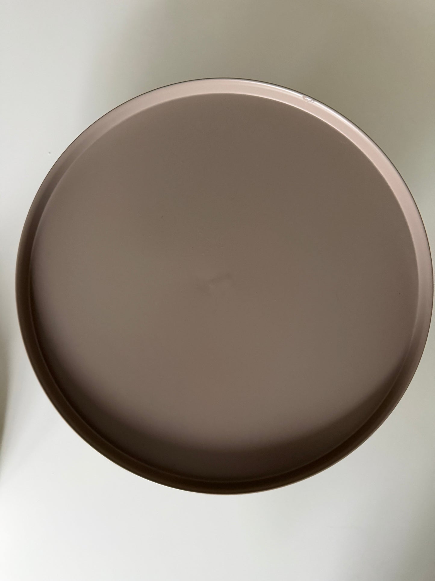 Round black tray
