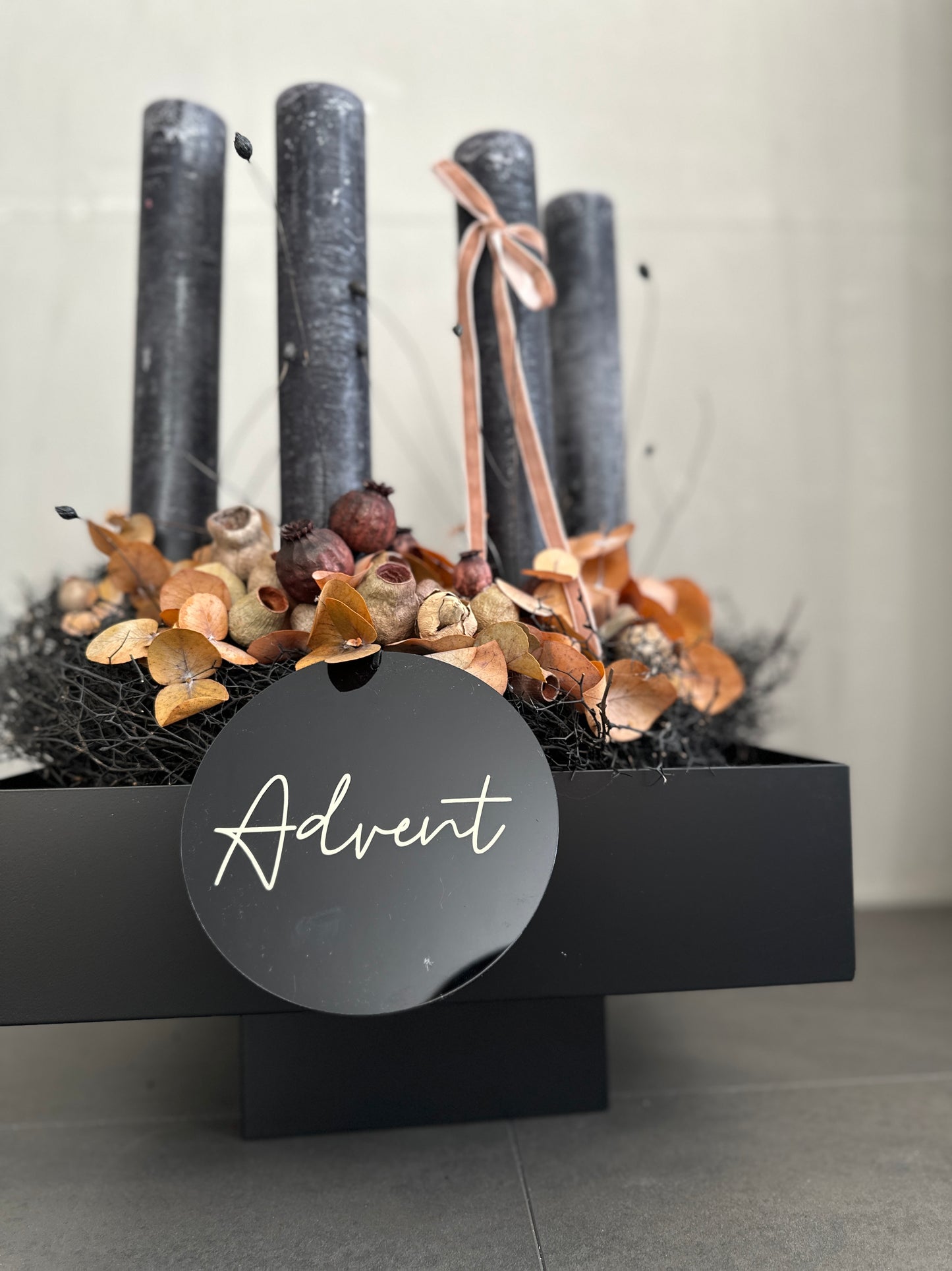 SET. a d v e n t -all black