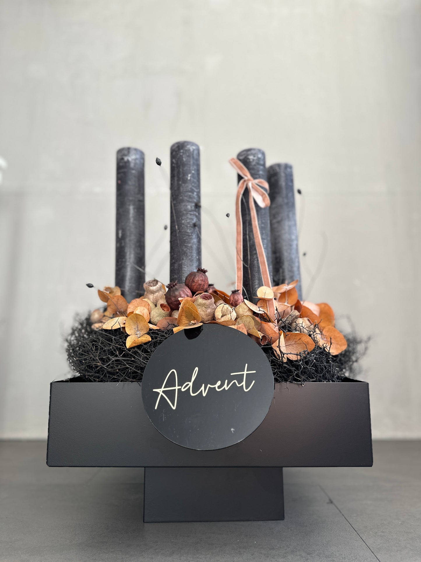 SET. a d v e n t -all black