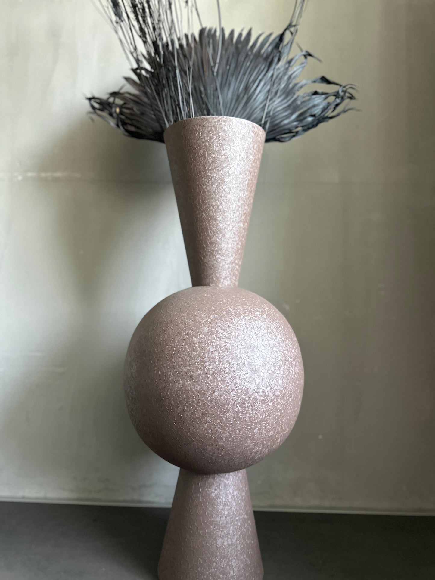 b r o w n.  vase