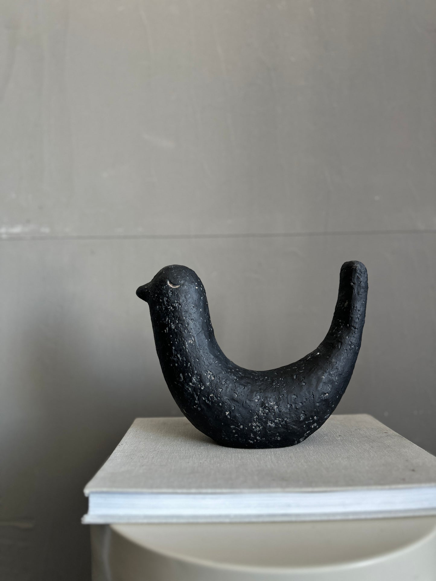 b i r d s.   black & mocha mousse