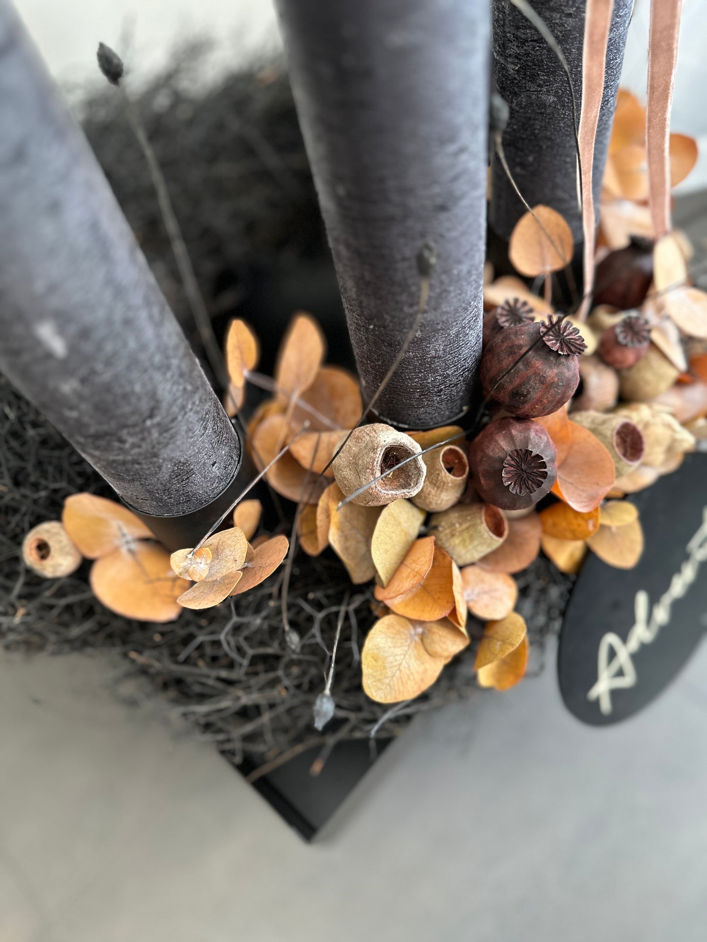 SET. a d v e n t -all black