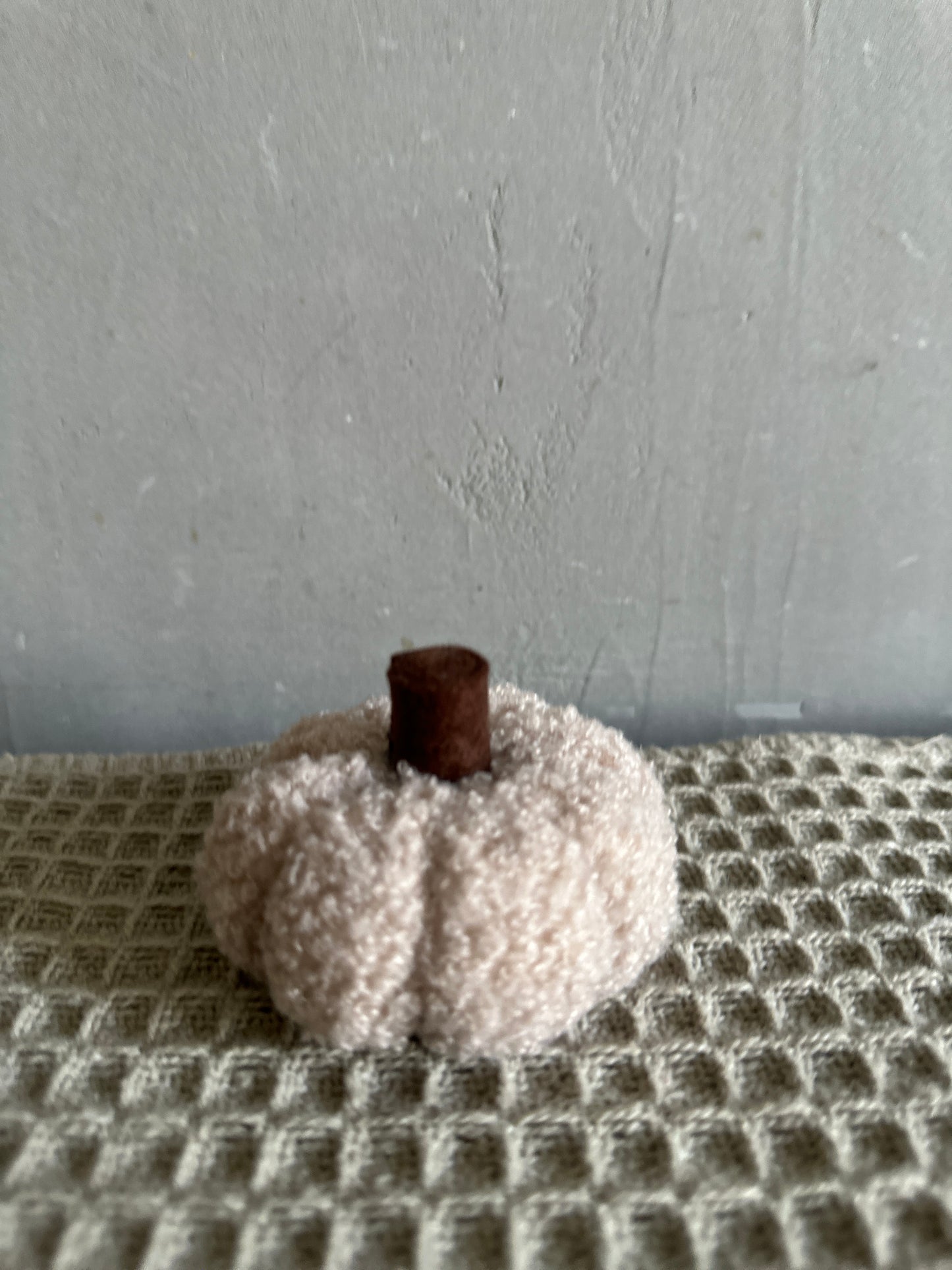 Hair clip -cream