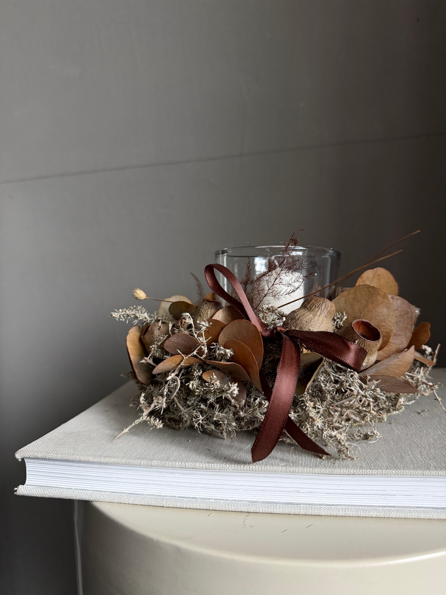 m i n i.  brown light