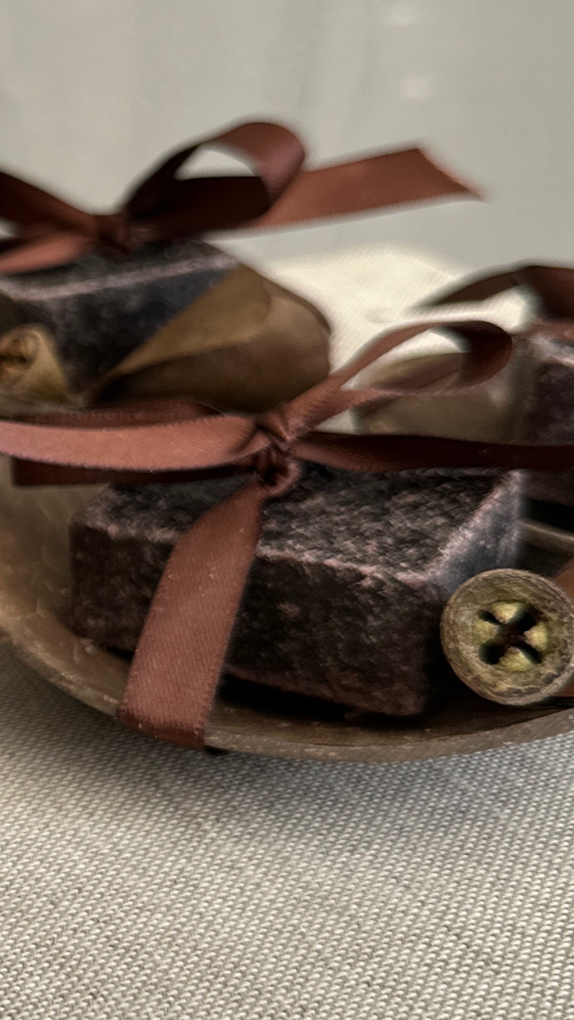 b r o w n. -scent Set