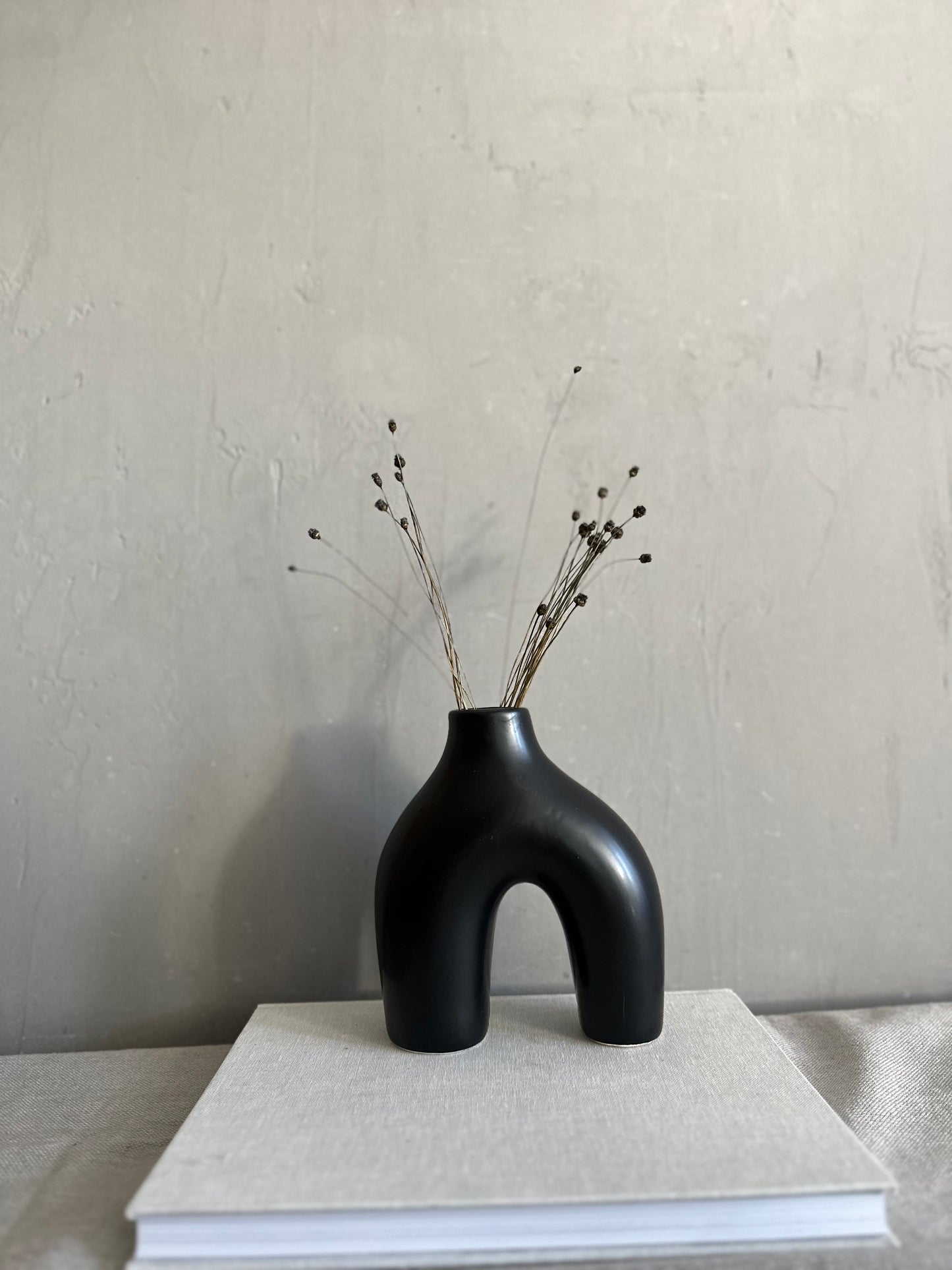 Vase -black & flowers